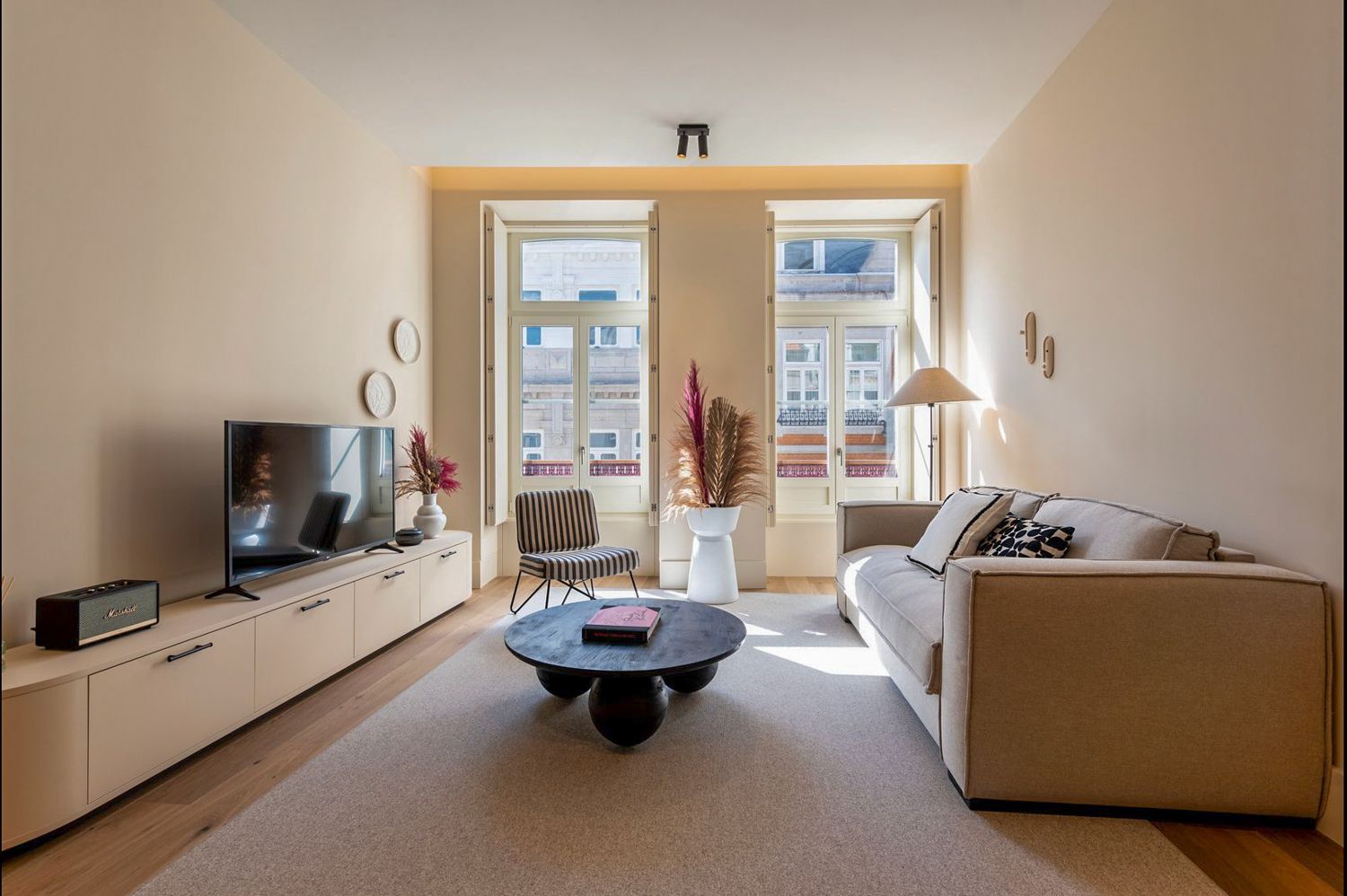 Apartamento Dourada Alfama Lisboa: 2-Bedroom Downtown Retreat with Spa Access | Luxury Apartmen