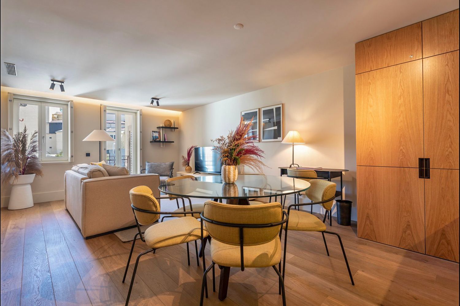 Apartamento Dourada Mahlia Portugal: 2-Bedroom Downtown Retreat with Spa Access | Luxury Apartmen