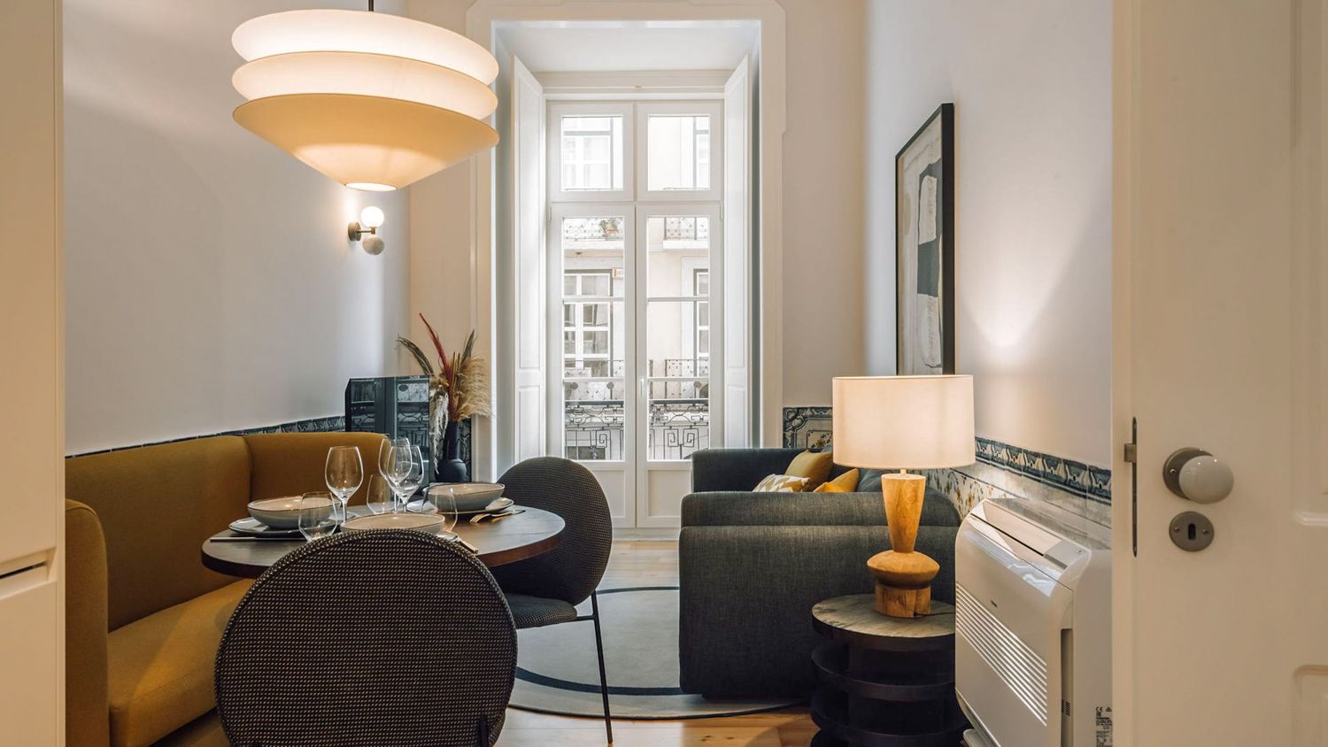 Apartamento Dourado Alfama Lisboa: 1-Bedroom Stylish City Retreat with Spa Access in Lisbon, Po