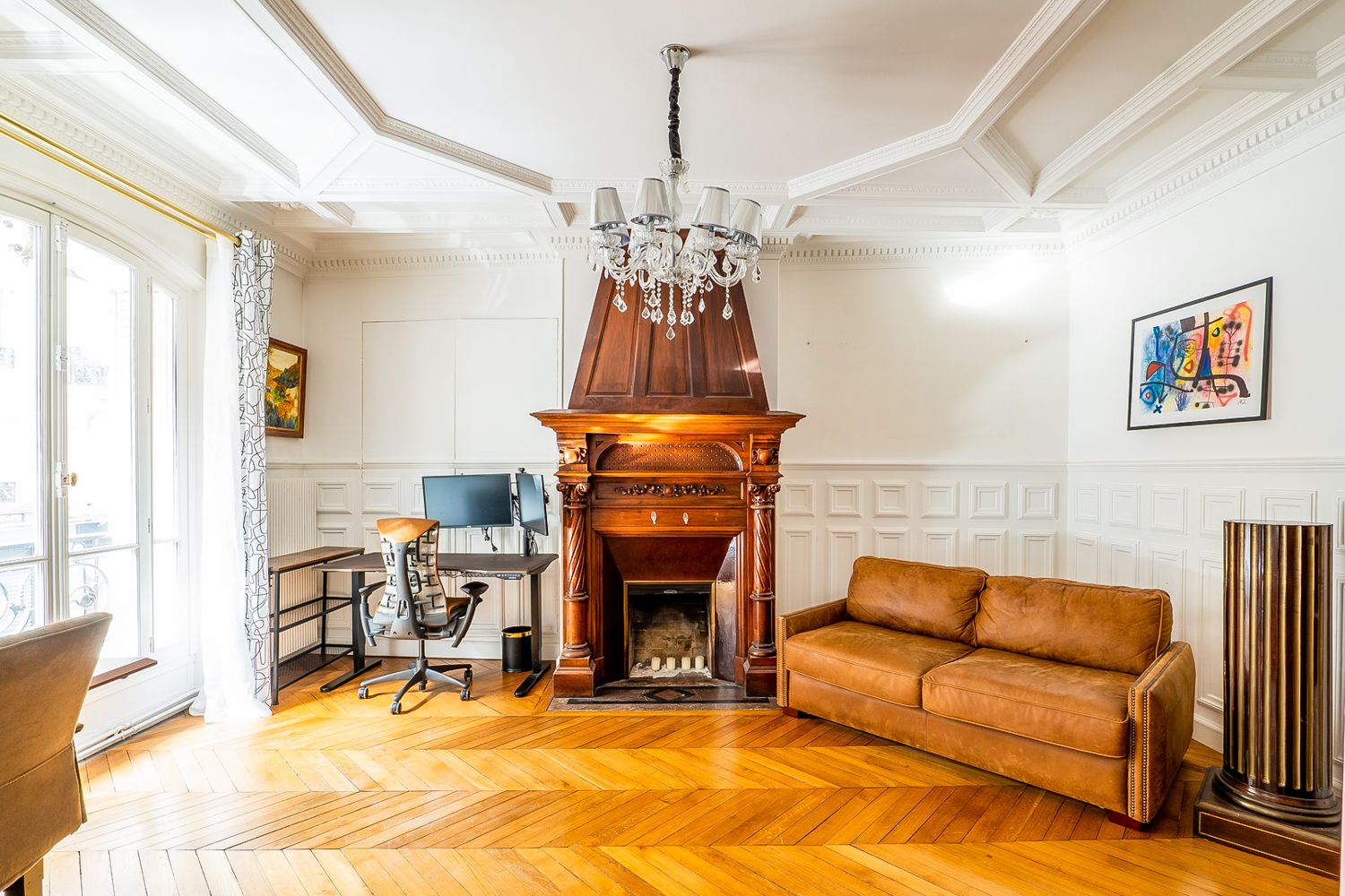 Appartement Lumière Larribe Paris: 3-Bedroom Apartment with Original Fireplace | Luxury Apartme