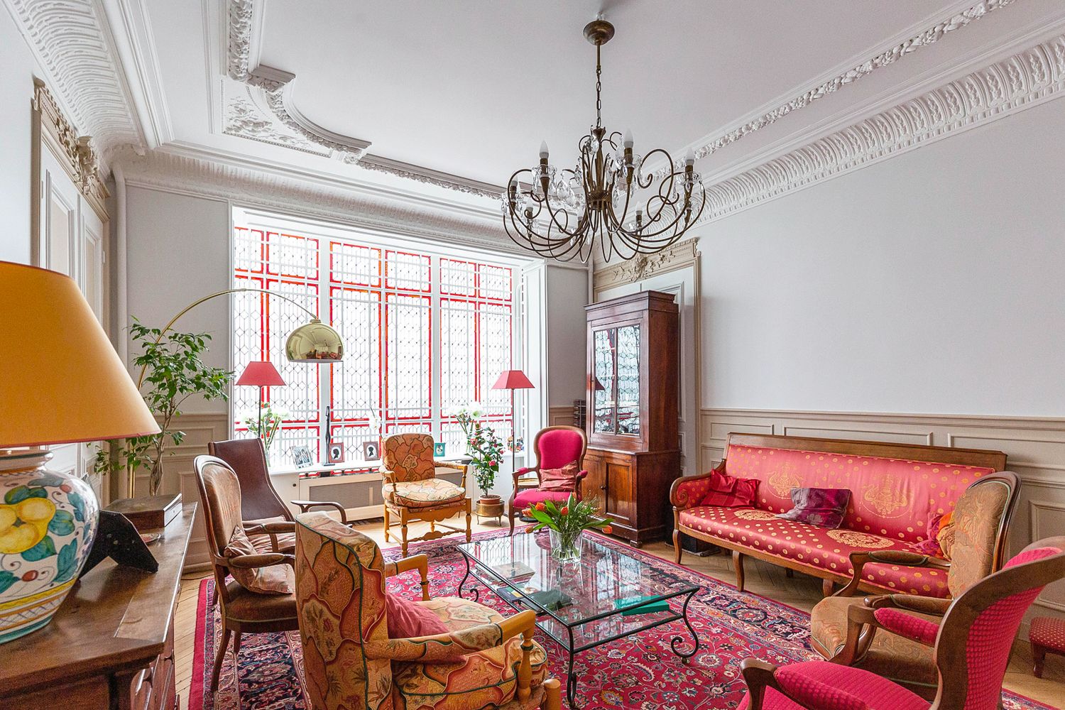 Appartement Lumière Montmartre Paris: 3-Bedroom Luxury Apartment Rental Paris with Spa in the 9th