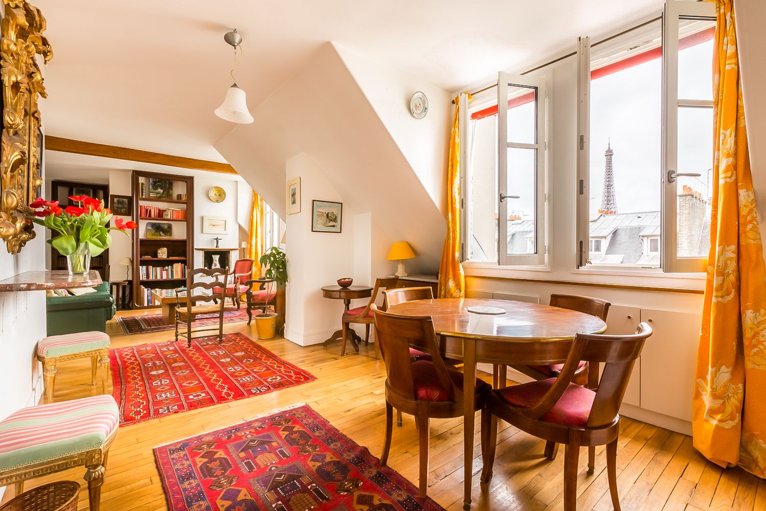 Appartement Lumière Orsay Paris: 3-Bedroom Eiffel Tower Views & Spa | Luxury Apartment Rental