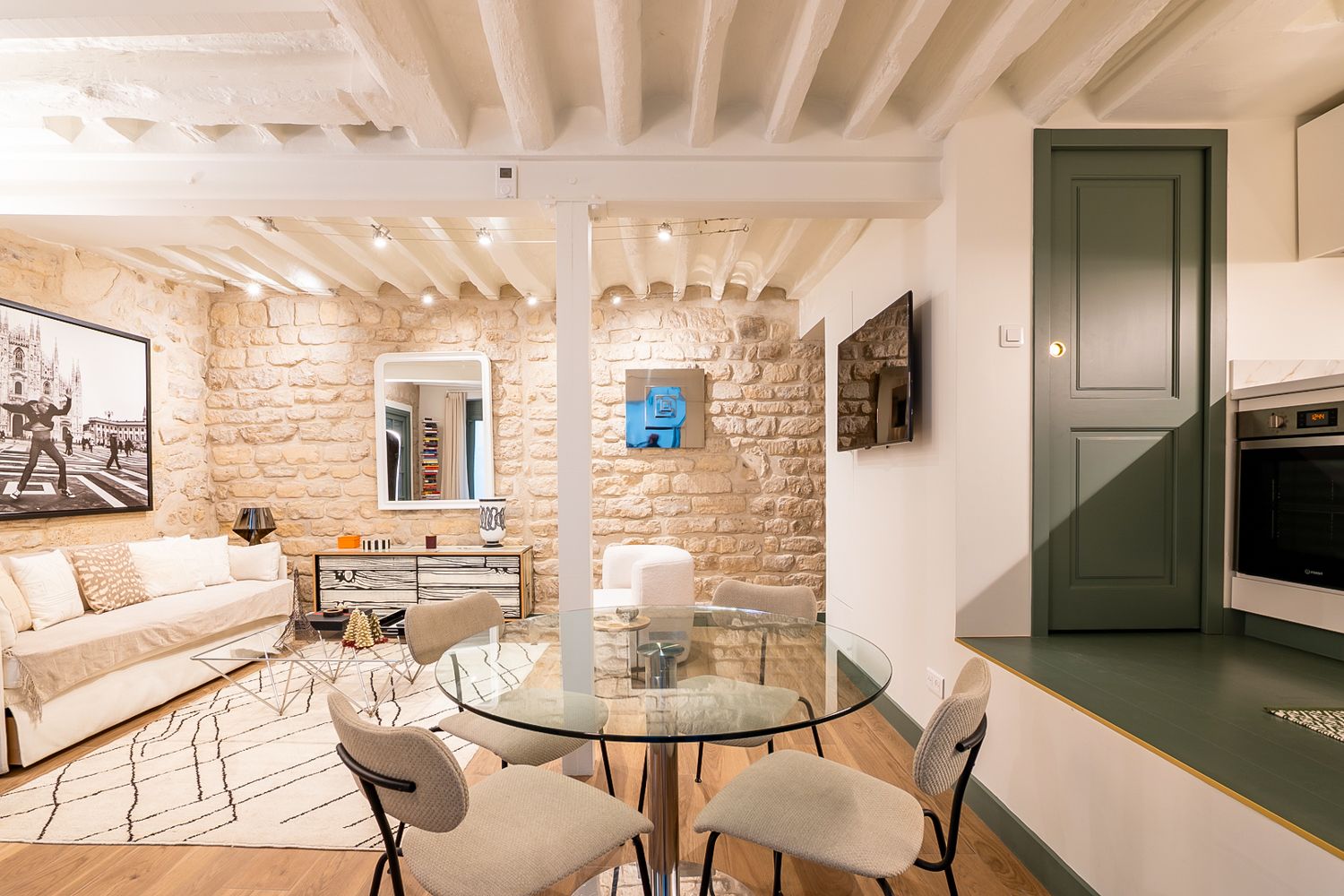 Appartement Lumière Varenne Paris: 1-Bedroom Spa Retreat in the Heart of Paris’s 7th Arrondisse