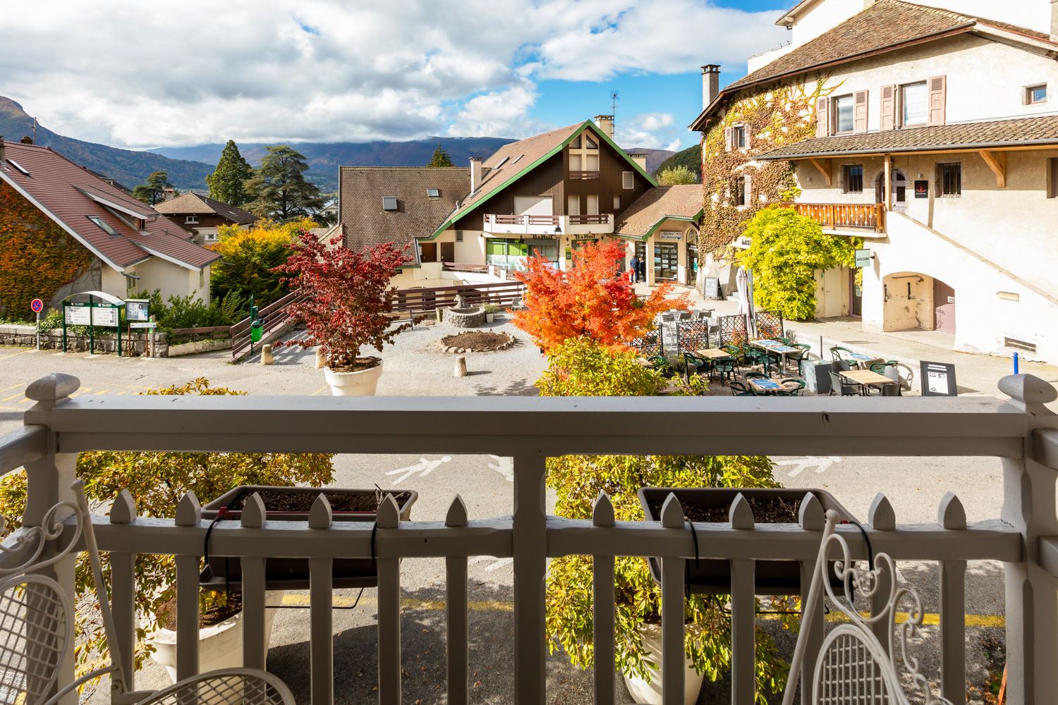 Chalet Azuré Roc-de-Chère Talloires: 2-Bedroom Lakeside Chalet Apartment with Spa Access in Tallo
