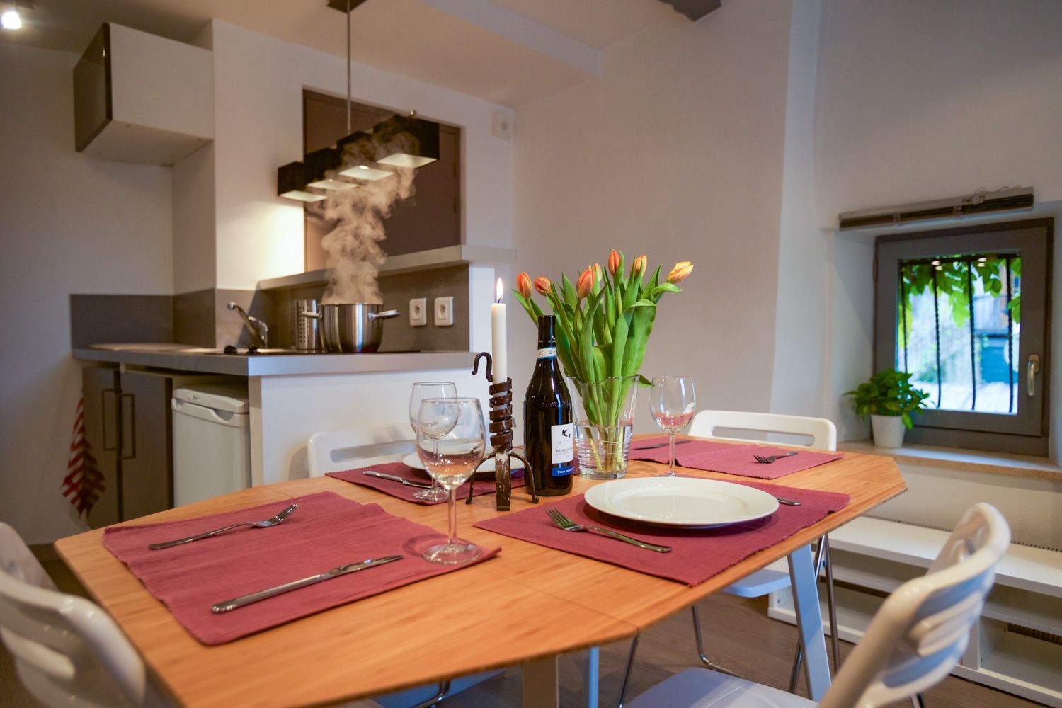 Chalet Azuré Roc Talloires: 1-Bedroom Lakeside Chalet Apartment Steps from Lake Annecy i