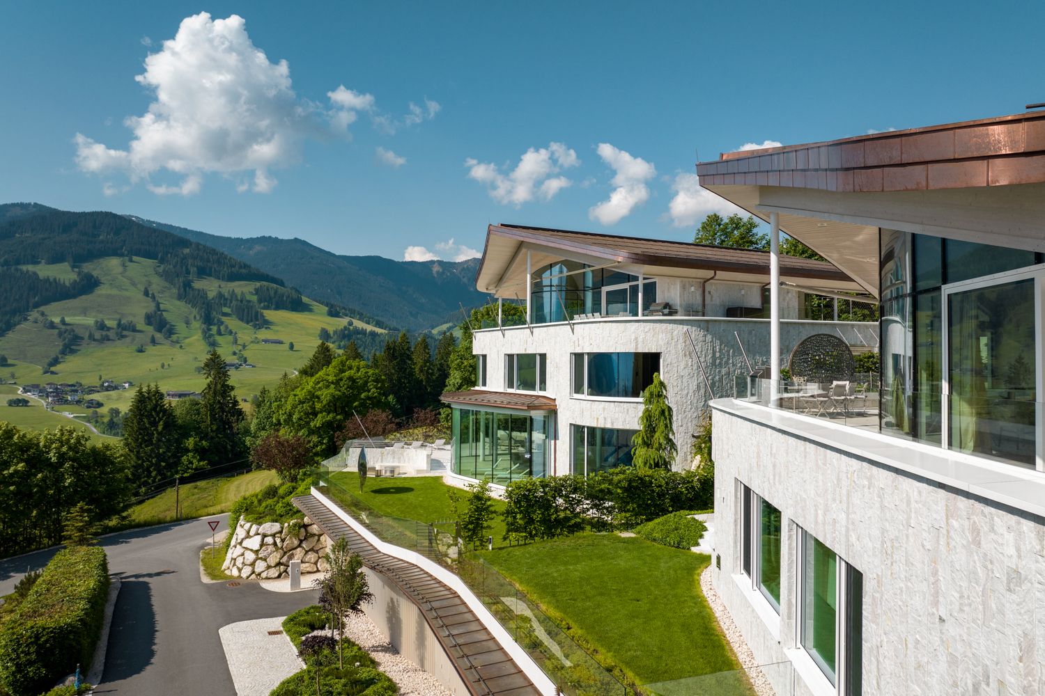 Chalet Gipfellicht Asitz Leogang: 10-Bedroom Ski Chalet with Heated Pool, Cinema & Wellness Su