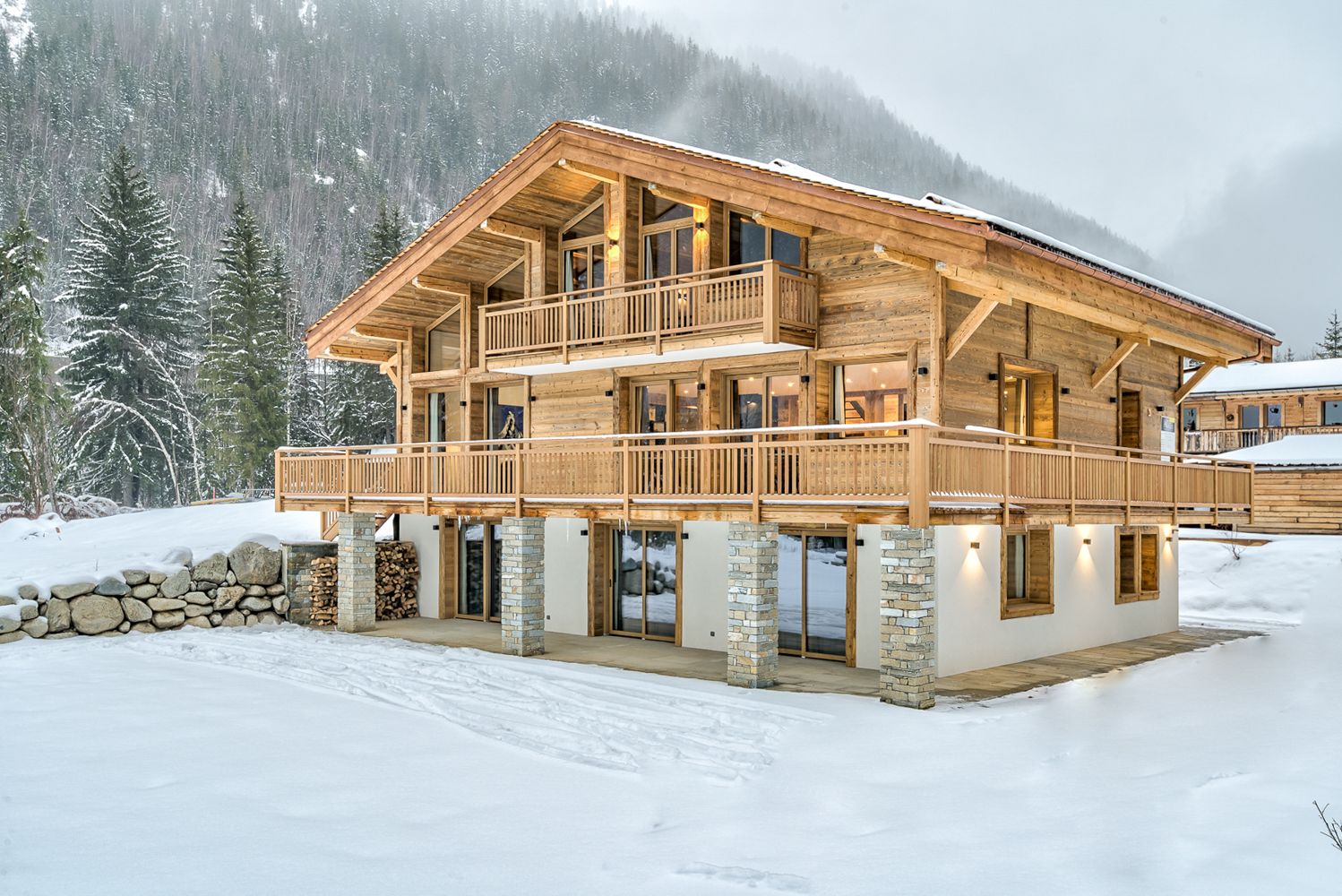 Chalet Givre Lognan Chamonix: 5-Bedroom Ski Chalet with Pool and Mont Blanc Views in Chamo