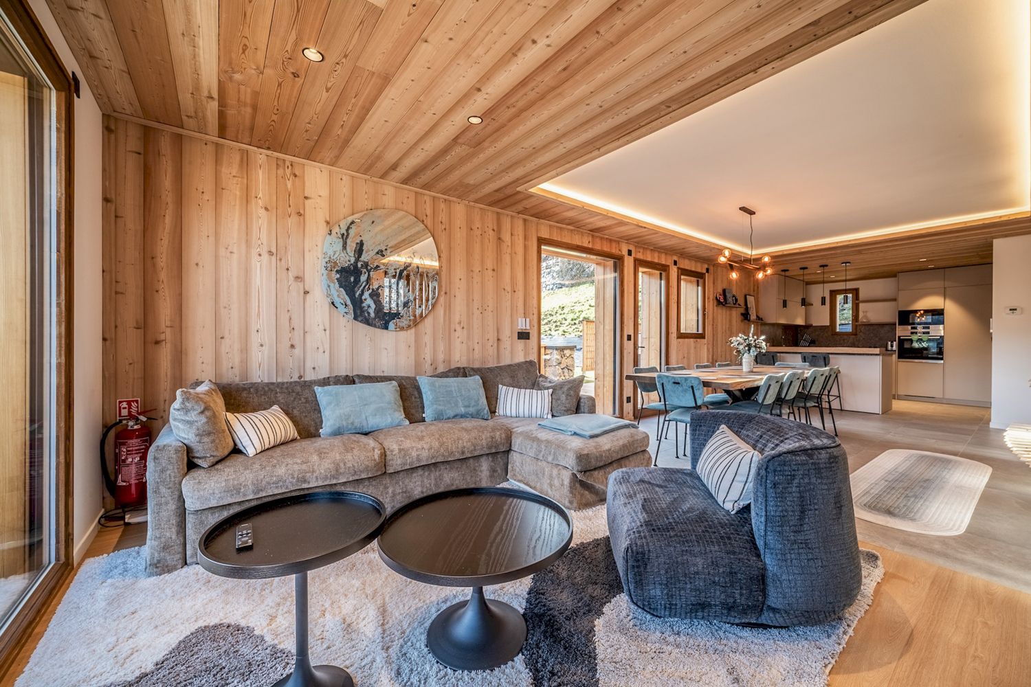 Chalet Lumière Avoriaz Morzine: 4-Bedroom Ski Chalet with Sauna and Mountain Views in Morzin