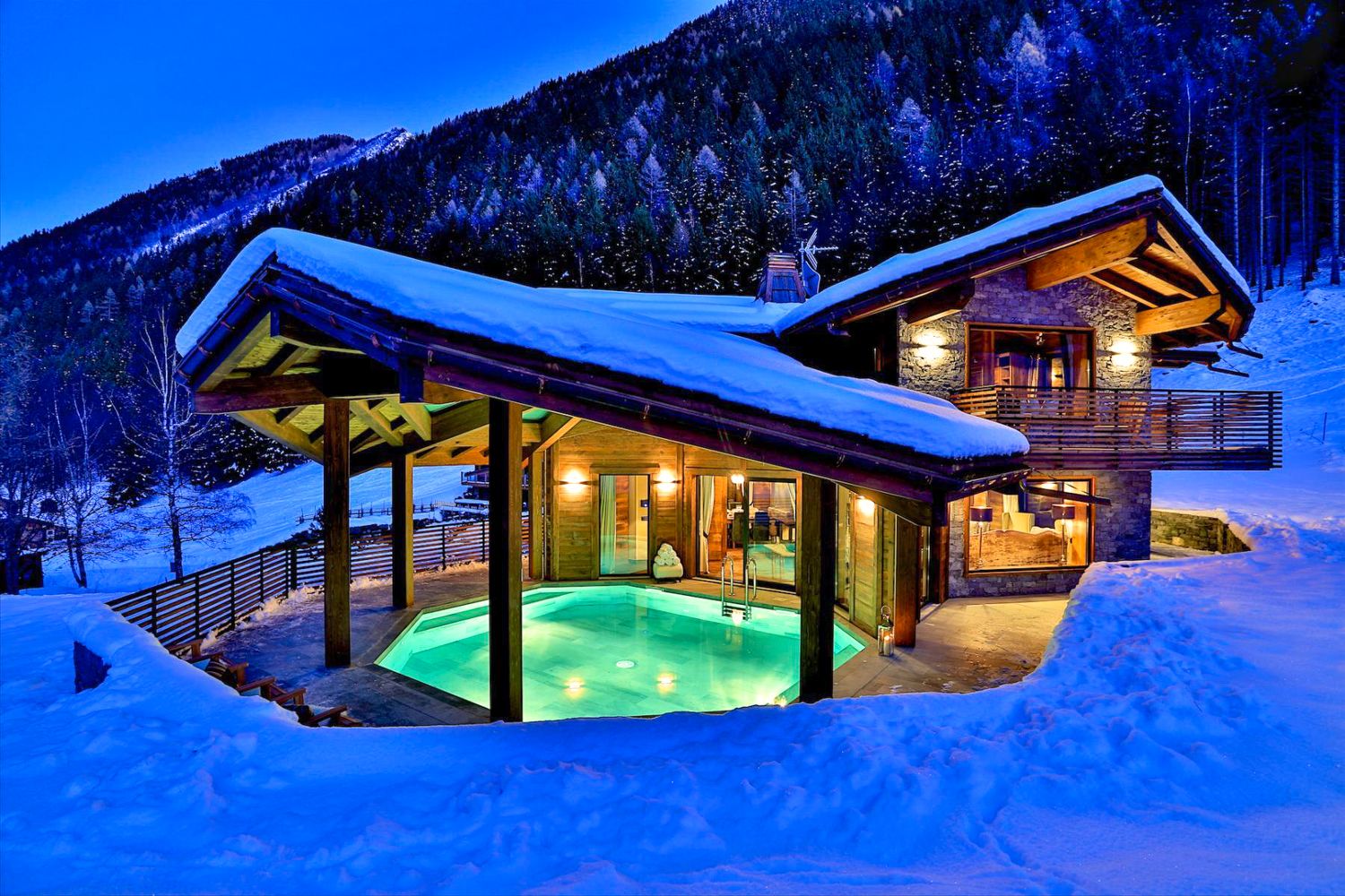 Chalet Lumière Grands-Montets Chamonix: 6-Bedroom Luxury Ski Chalet Rental in Chamonix with Spa, Sau