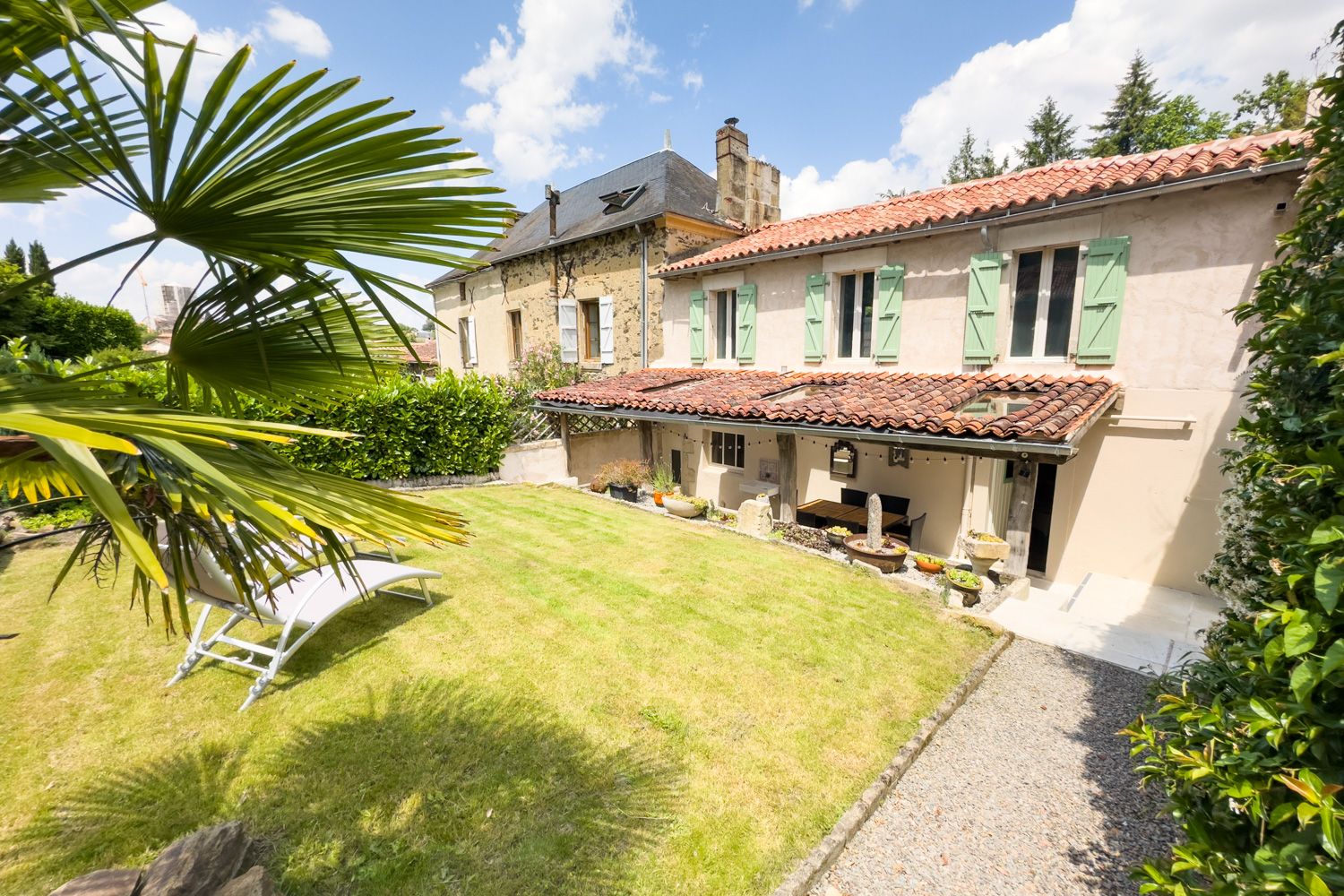 Château Bruyère Mélusine Vouvant: 3-Bedroom Cottage with Hot Tub & Spa in Historic Vouvant, Fr