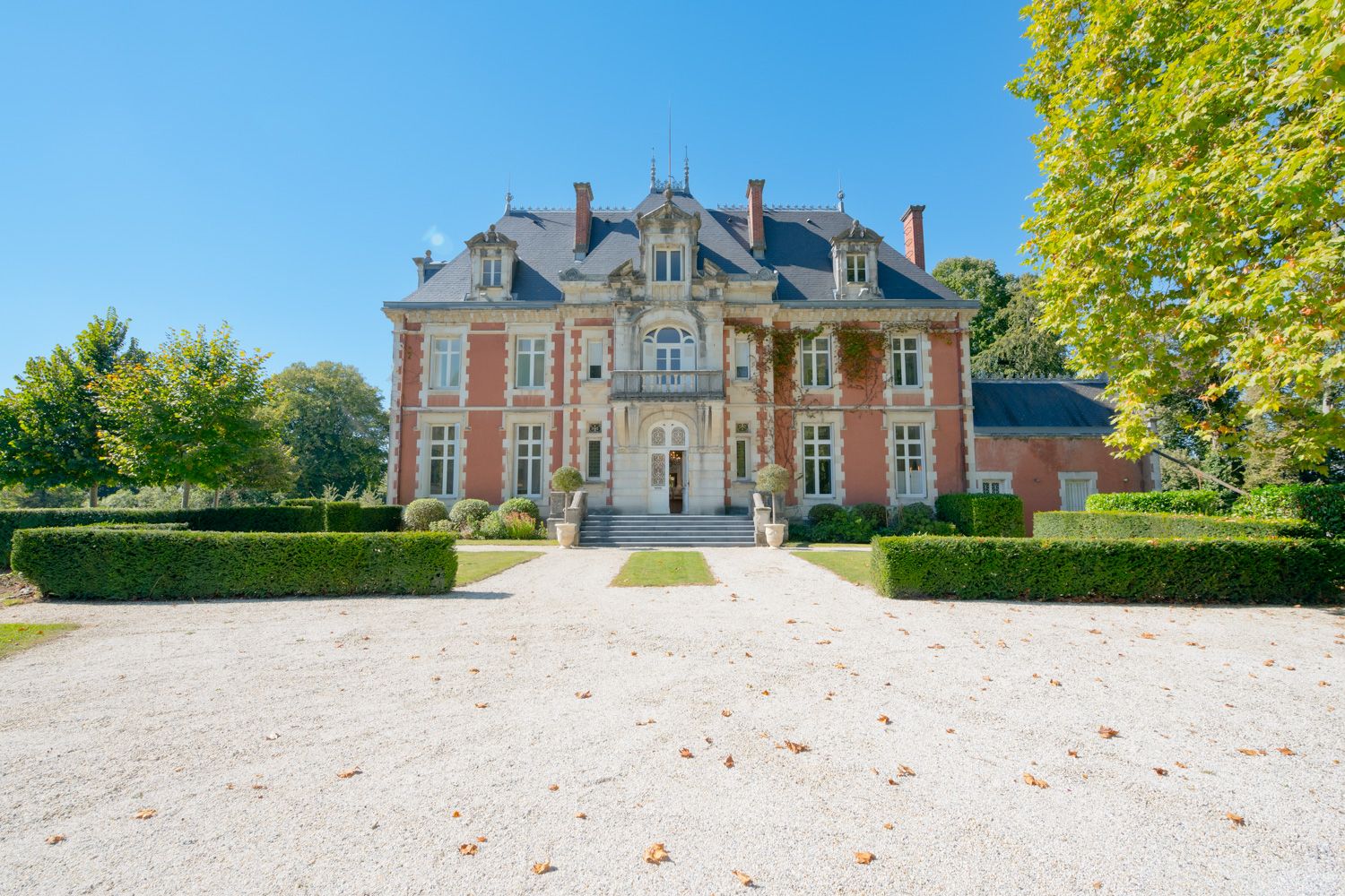 Château Dorée Lalongue Aquitaine: 7-Bedroom Château with Spa and Snooker in Aquitaine Countrys