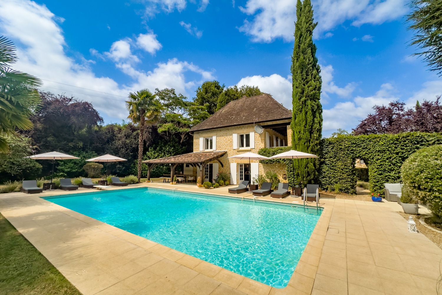 Château Dorée Mouline Sarlat: 5-Bedroom Country Retreat with Spa and Pool near Medieval Sa