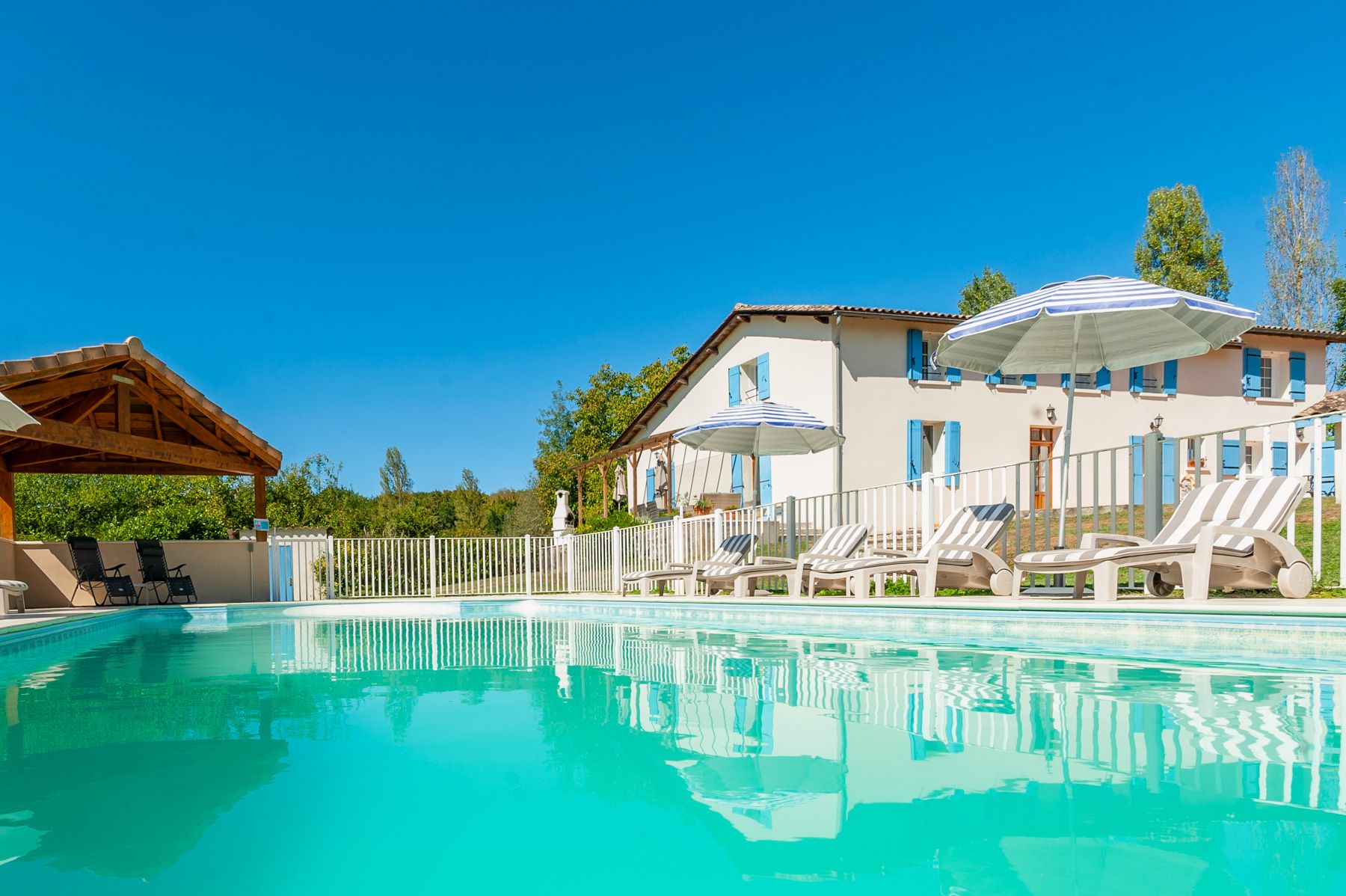 Château Dorée Paillère Aquitaine: 6-Bedroom Villa with Private Pool, Tennis Court & Spa in Aqu