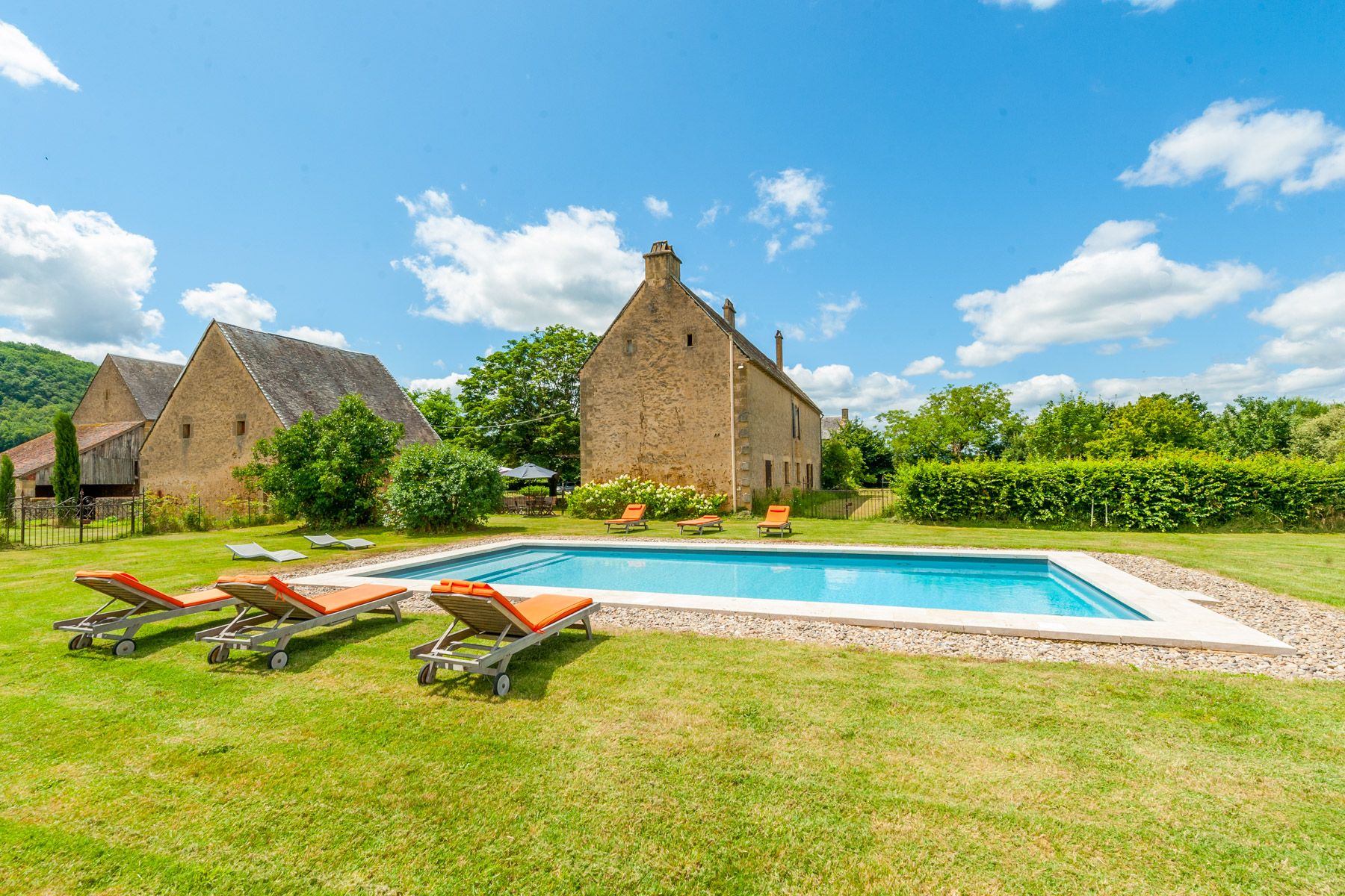 Château Dorée Temniac Sarlat: 4-Bedroom Stone Villa with Private Pool and Spa near Sarlat,