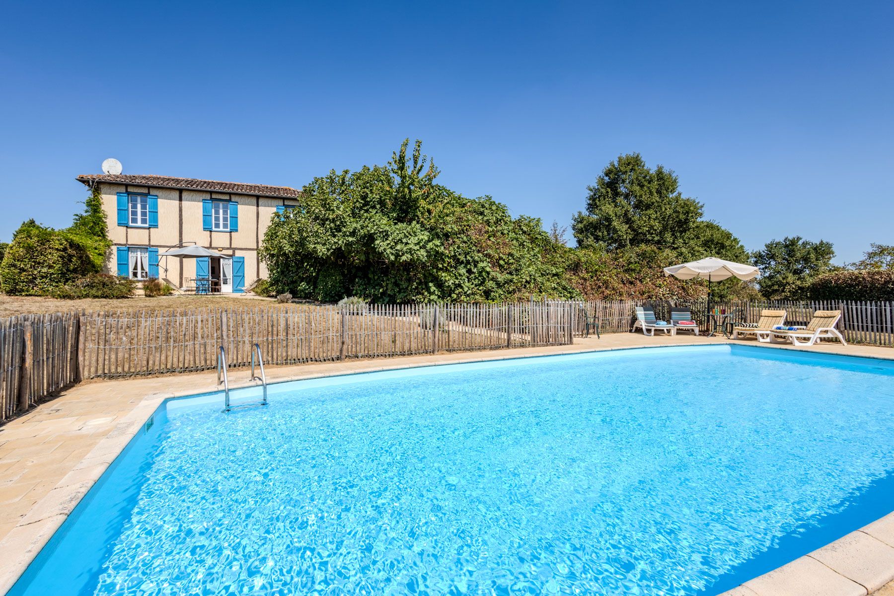 Château Lavande Carpoulet Midi-Pyrénées: 4-Bedroom Historic Farmhouse with Tennis Court and Private G