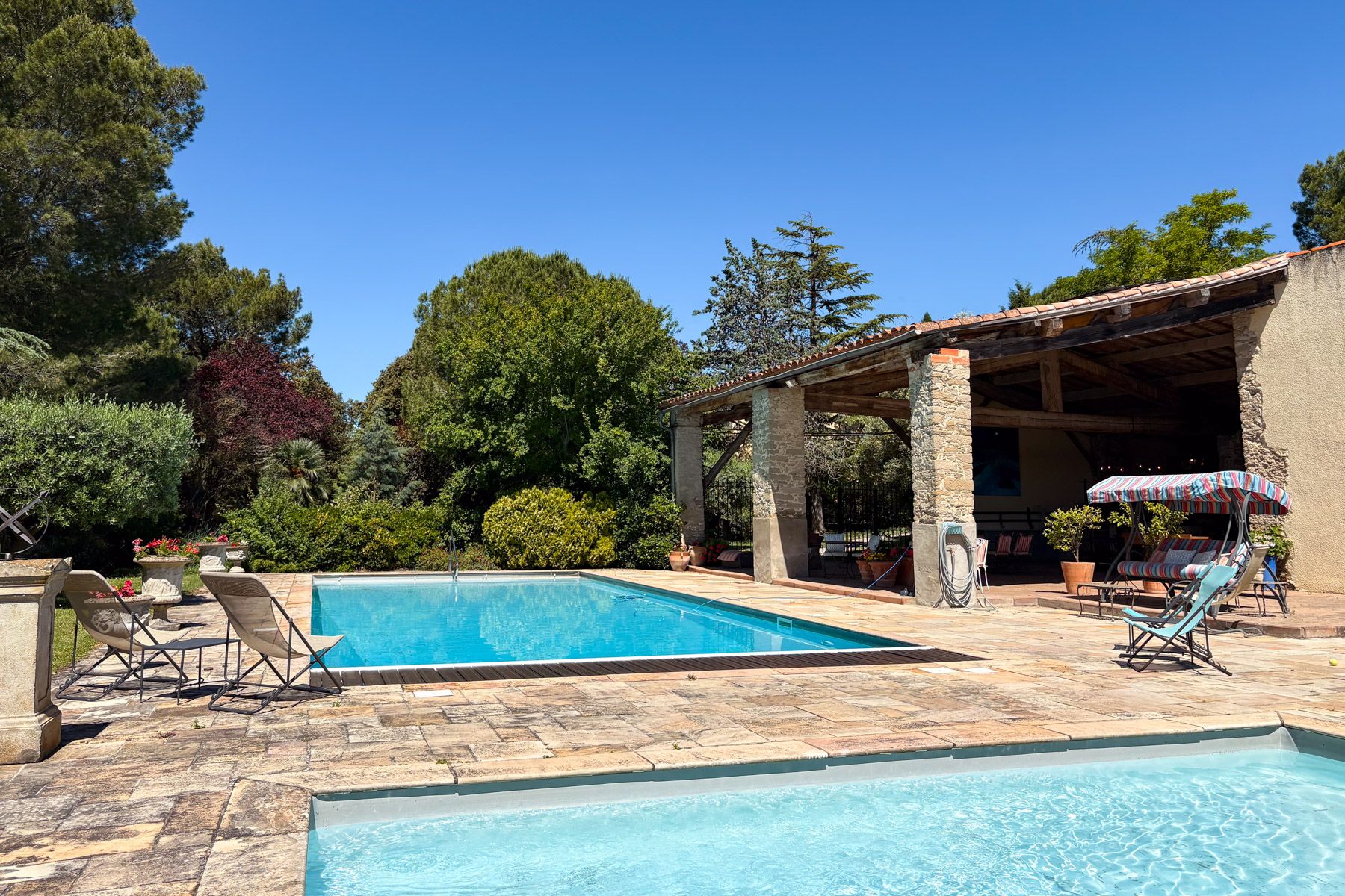 Château Lavande Croisade Brugairolles: 8-Bedroom Wine Estate Villa with Tennis Court and Spa in Lan