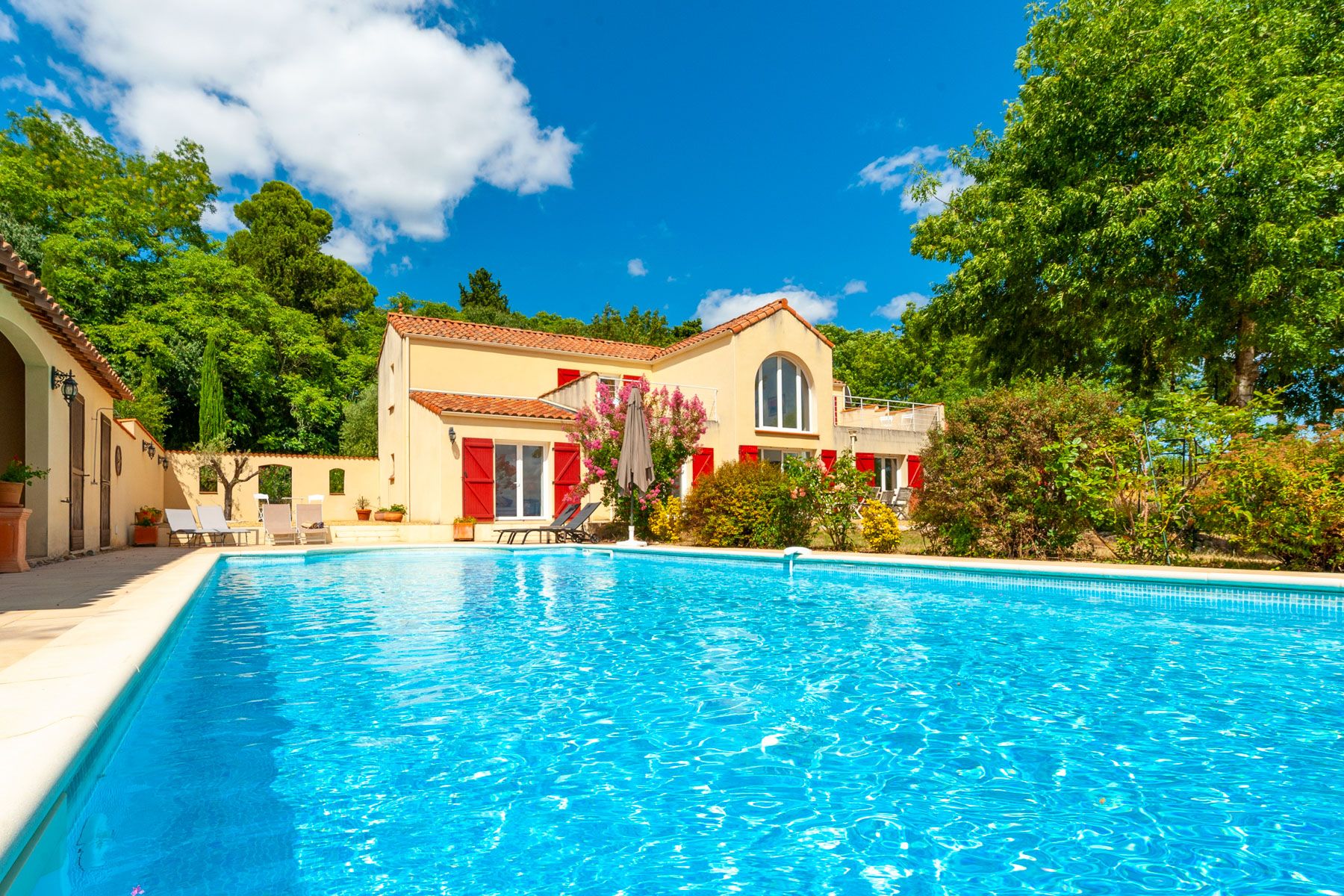Château Lavande Malepère Carcassonne: 4-Bedroom Contemporary Villa with Spa and Pyrénées Views in