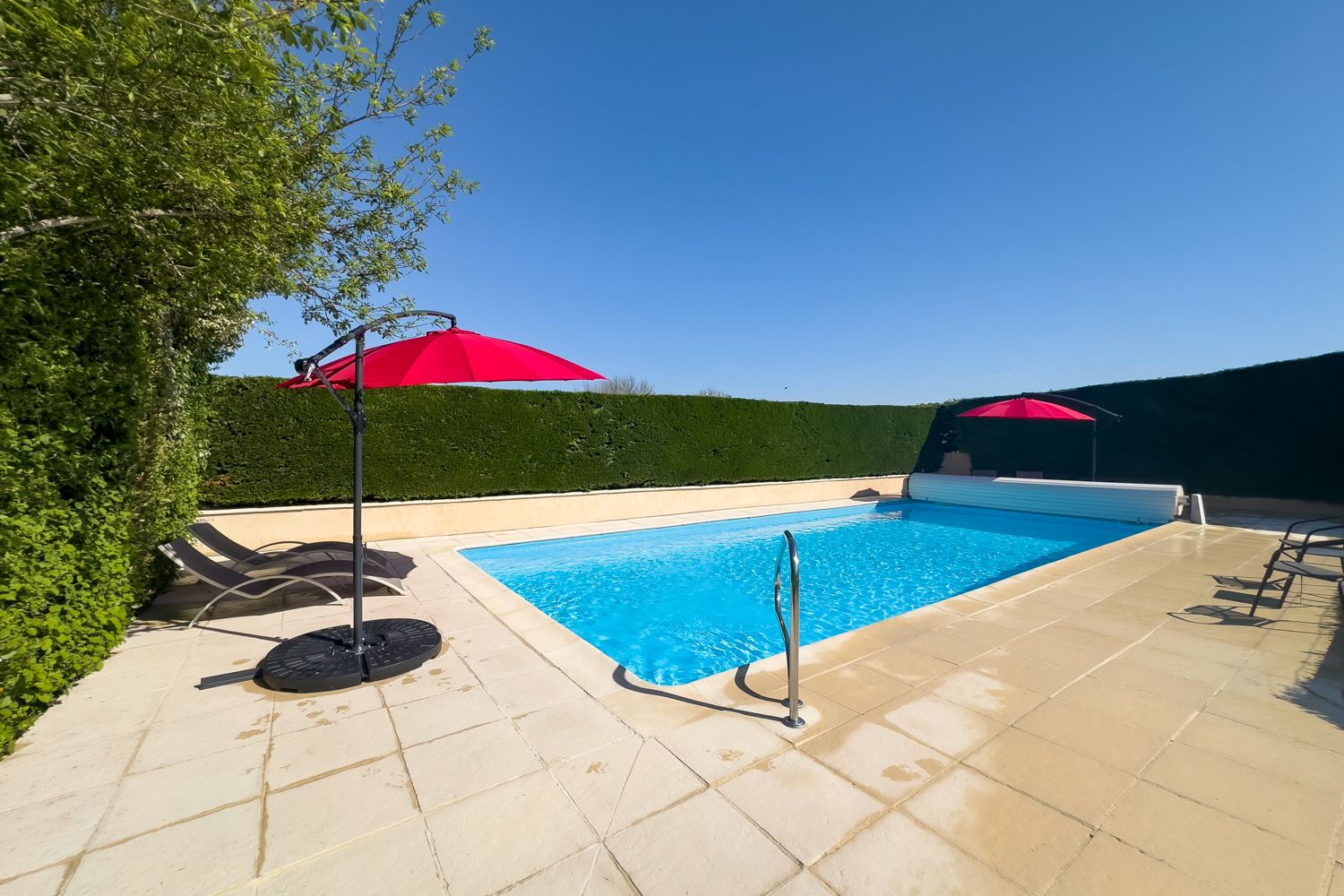 Château Lumière Belvès Dordogne: 6-Bedroom Cottage with Tennis Court and Countryside Views in