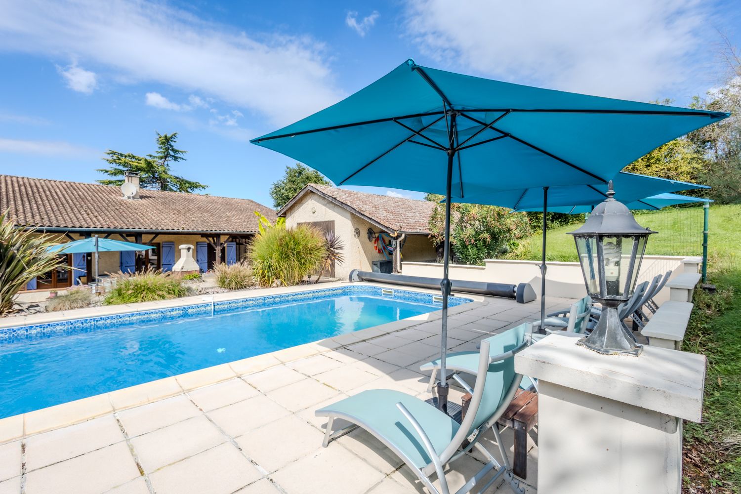 Château Lumière Camirout Dordogne: 3-Bedroom Villa with Private Pool, Spa & Tennis Court in Dor