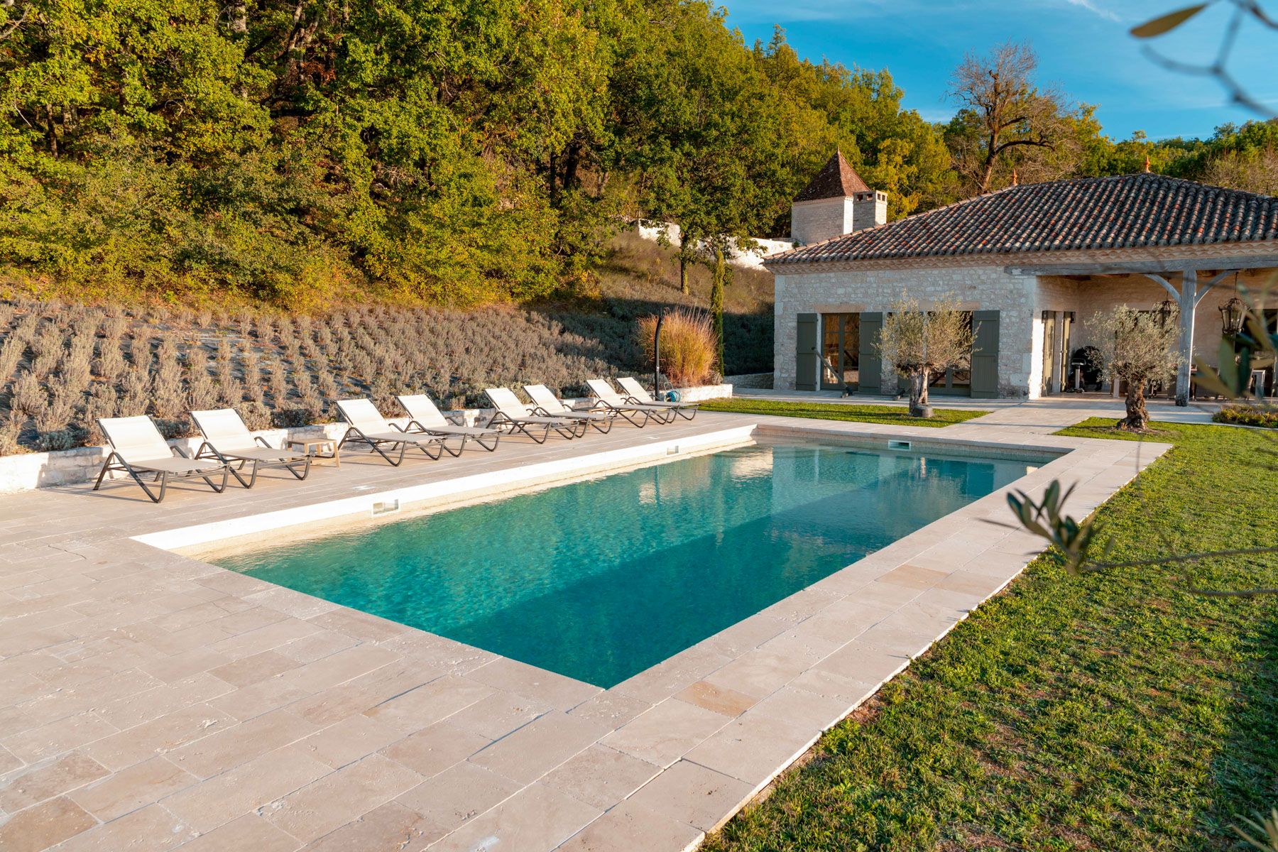 Château Lumière Jouas Midi-Pyrénées: 7-Bedroom Countryside Estate with Spa, Tennis Court & Valley