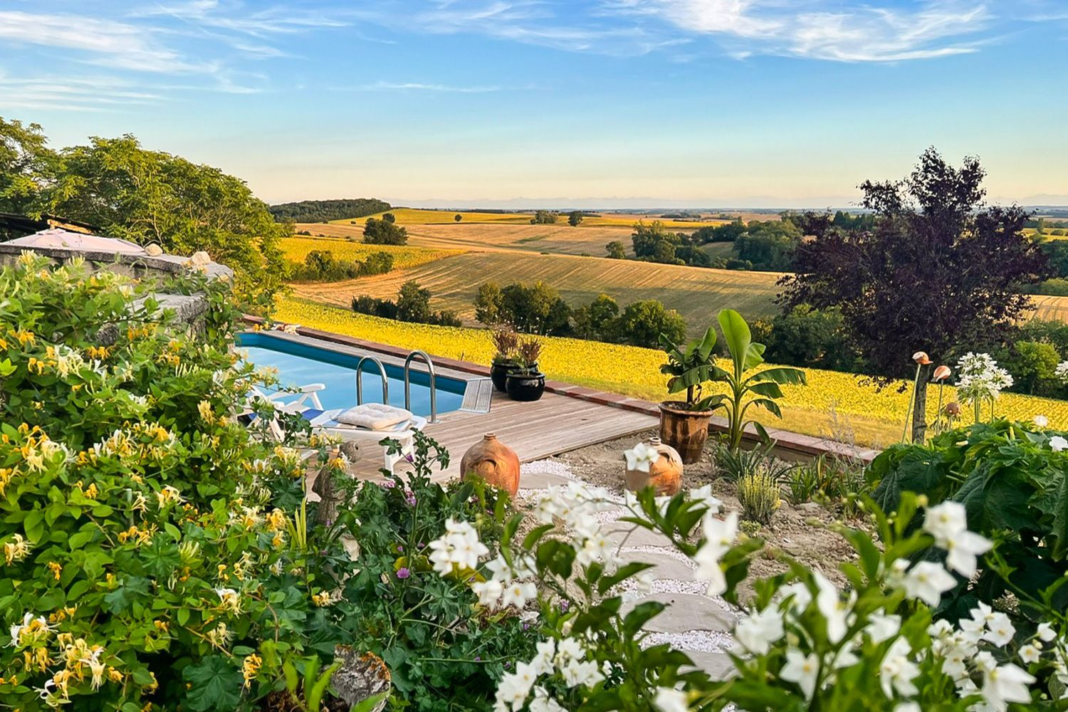 Château Lumière Larroque Midi-Pyrénées: 4-Bedroom Farmhouse with Private Pool and Spa in Midi-Pyrene