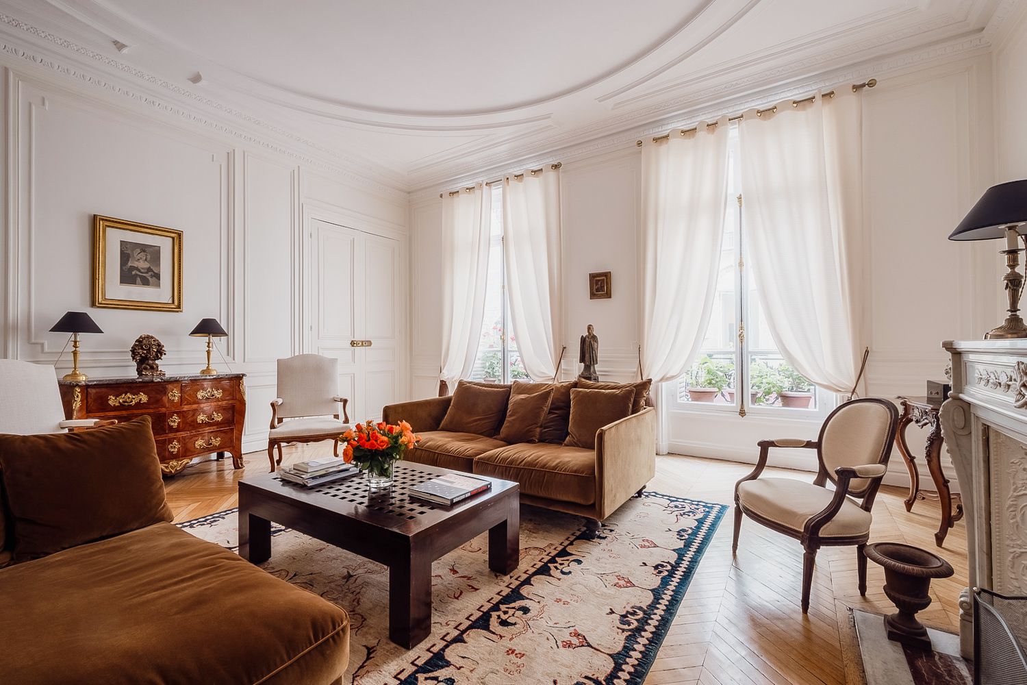 Château Lumière Madeleine Paris: 3-Bedroom with Spa Near Élysée Palace | Luxury Apartment Ren