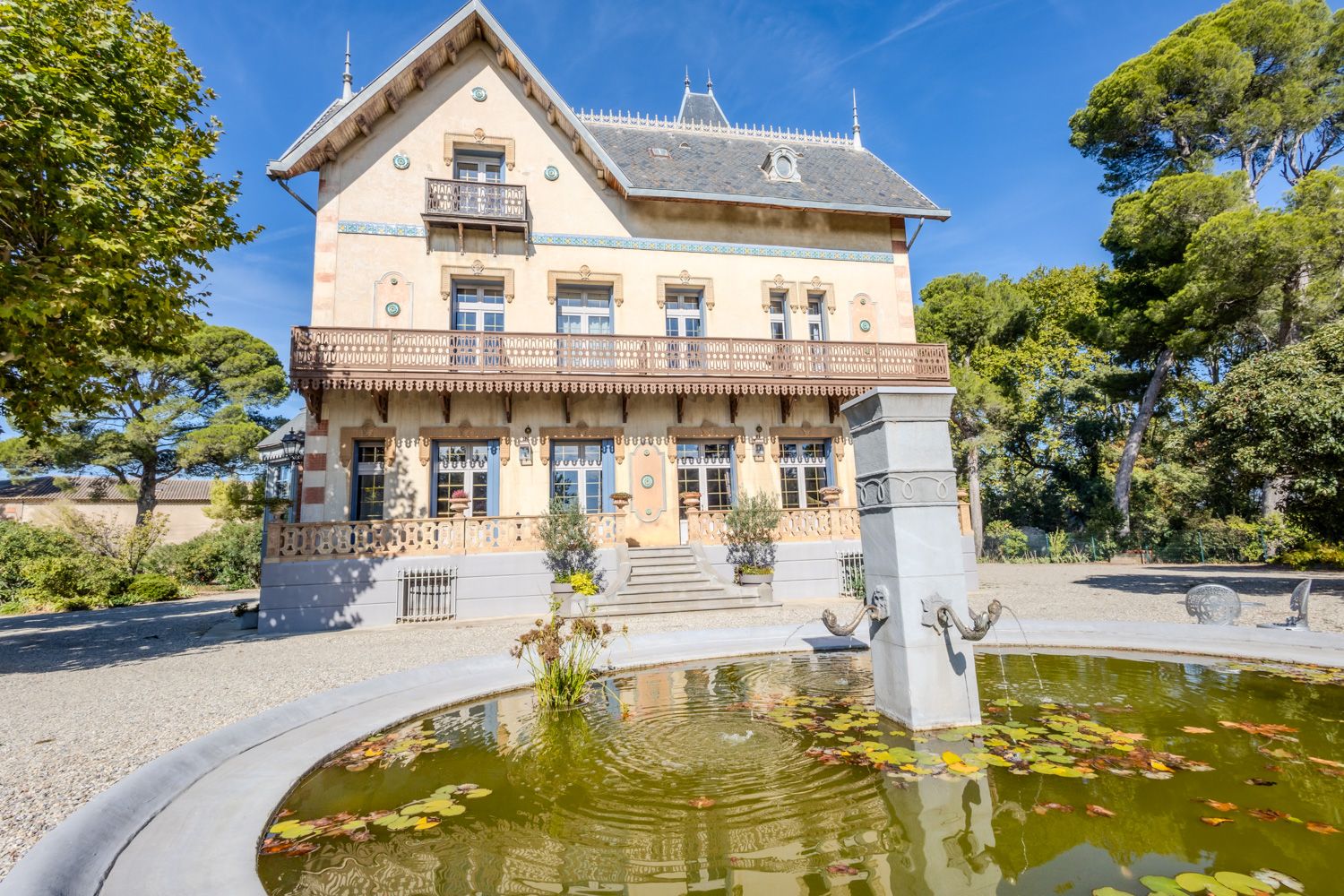 Château Lumière Marquisat Languedoc: 5-Bedroom Art Deco Château with Private Pool and Vineyard Vi