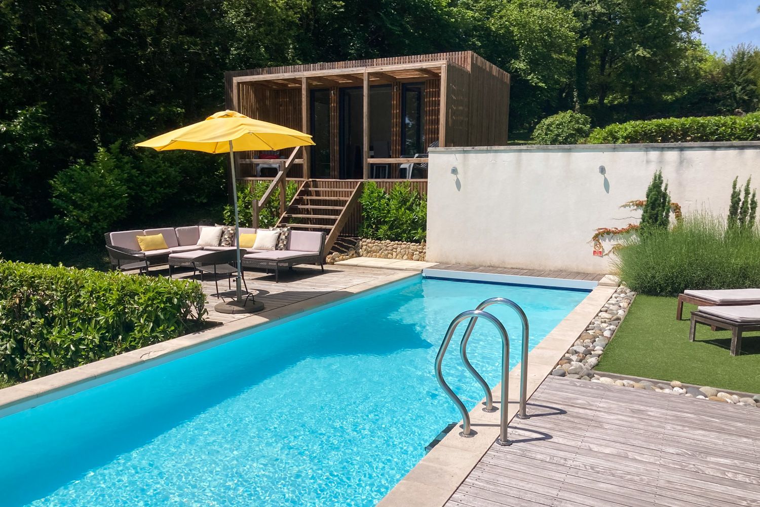 Château Lumière Monpazier Dordogne: 3-Bedroom Architectural Masterpiece with Infinity Pool and S