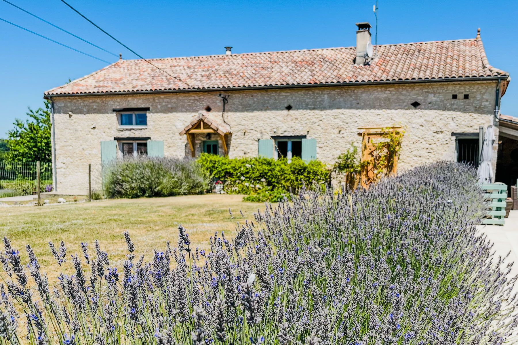 Château Lumière Montaillac Dordogne: 4-Bedroom Restored Country Estate with Heated Pool and Spa i