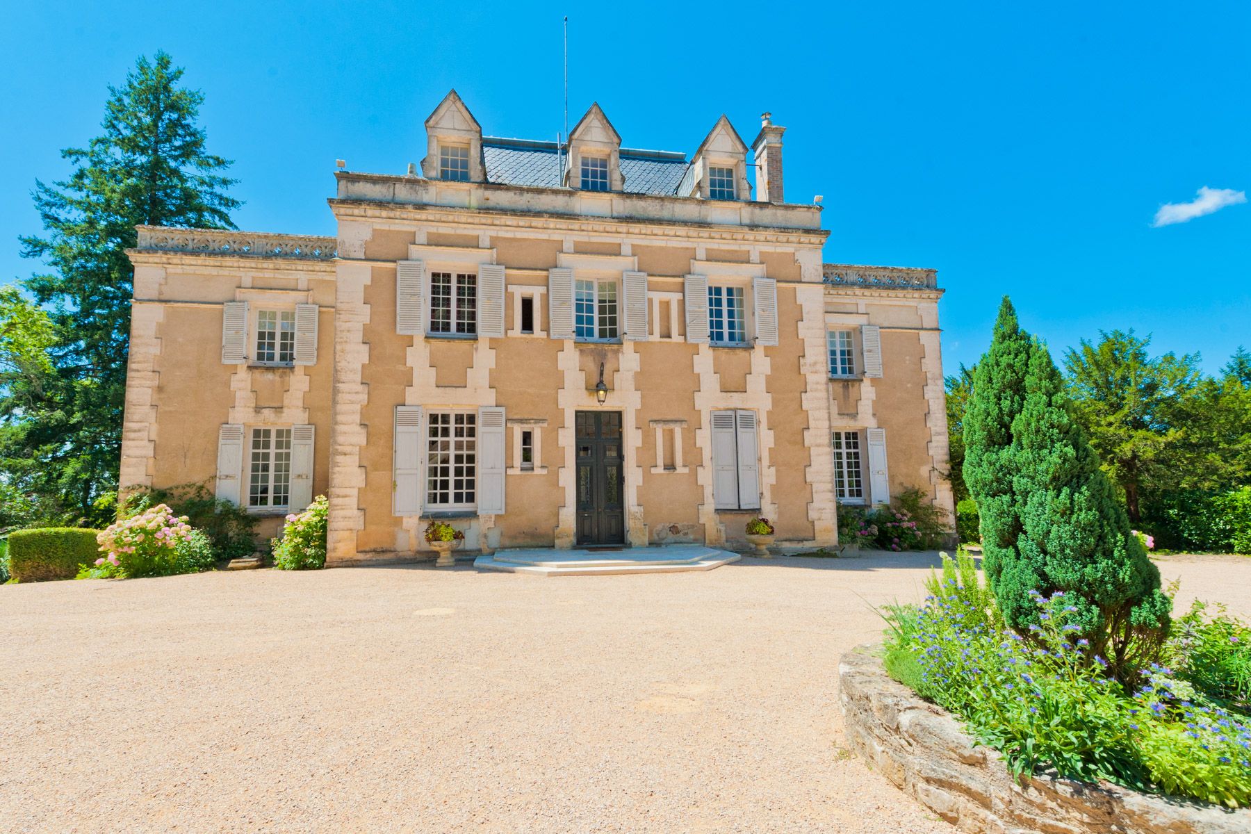 Château Lumière Rigaud Montredon: 5-Bedroom Château with Heated Pool and Tennis Court in Midi-