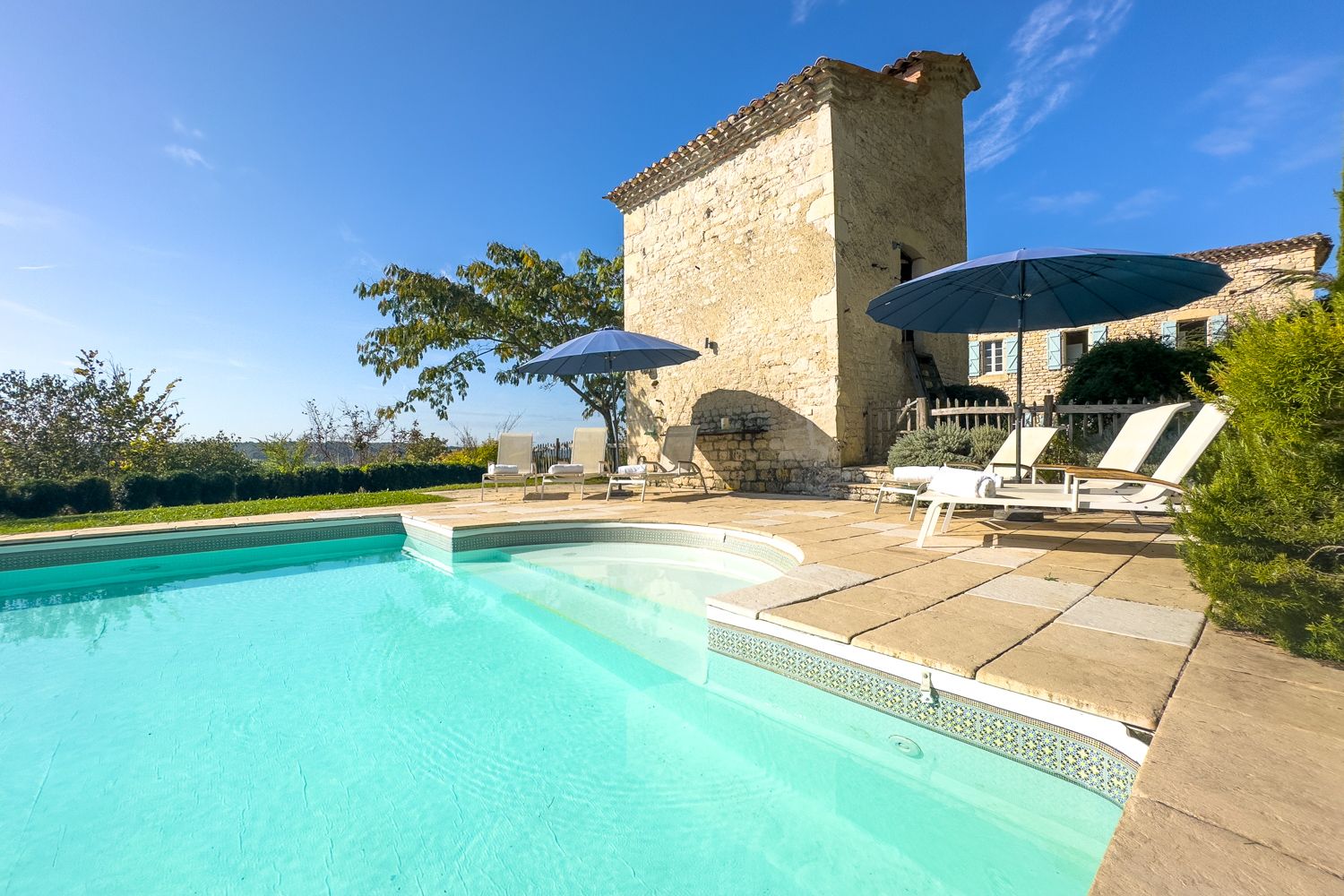 Château Lumière Souquet Lourdes: 8-Bedroom Estate with Heated Pool and Tennis Court in Midi-P