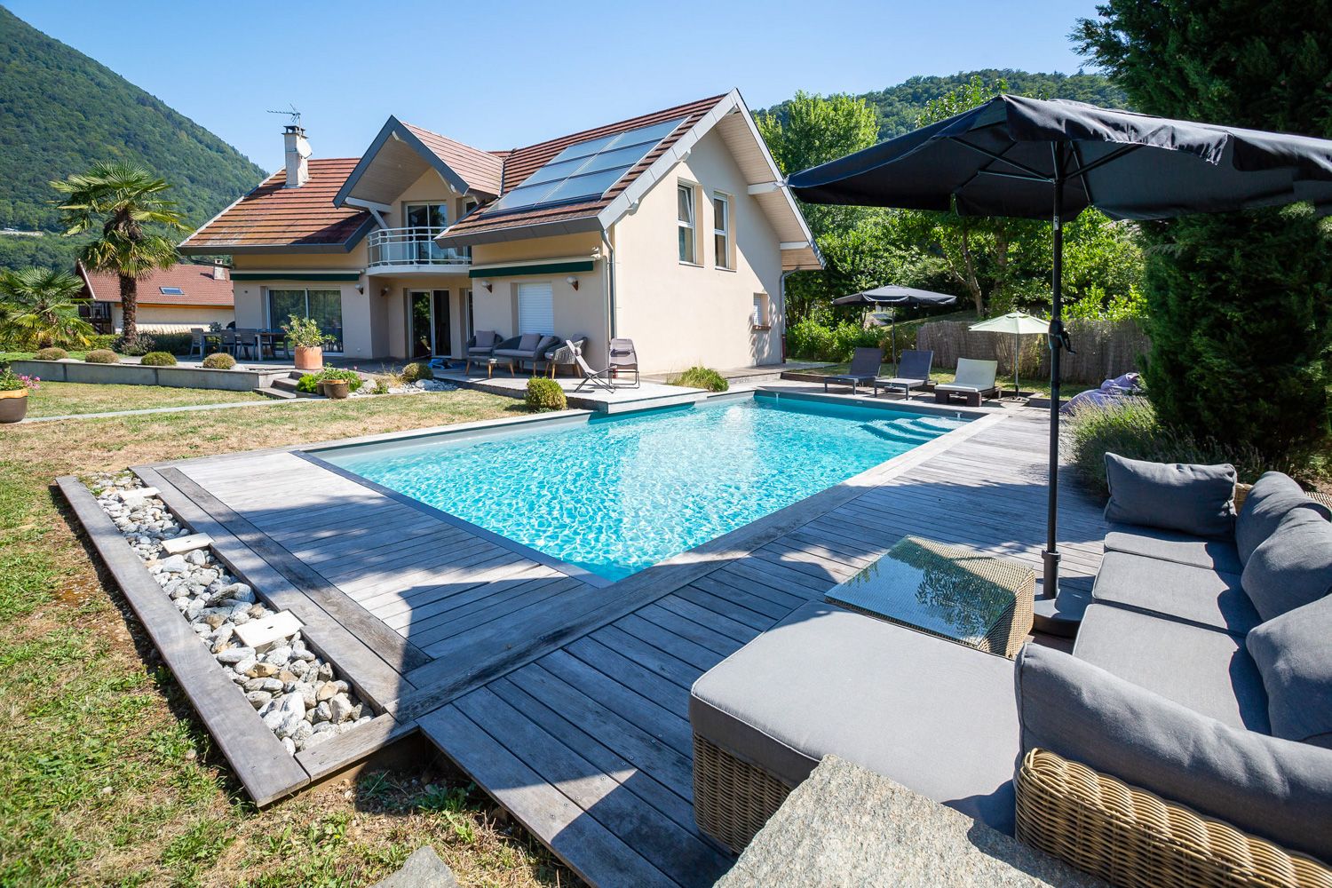 Château Lumière Talloires Annecy: 4-Bedroom Villa with Private Pool and Lake Annecy Views in M