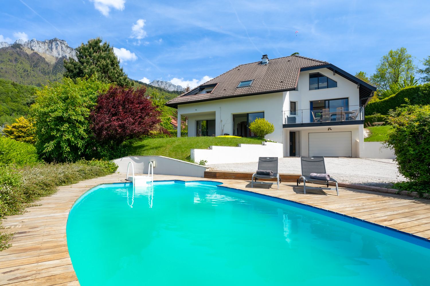Château Opale Talloires Annecy: 4-Bedroom Lake View Villa with Spa and Fireplace in Menthon-