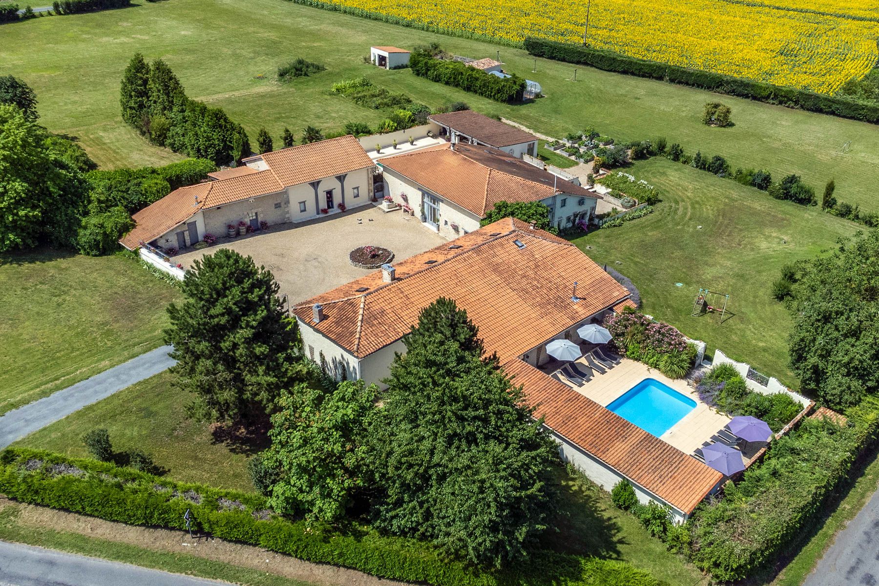 Château Tilleul Monflanquin Aquitaine: 5-Bedroom Countryside Estate with Spa in Aquitaine, France