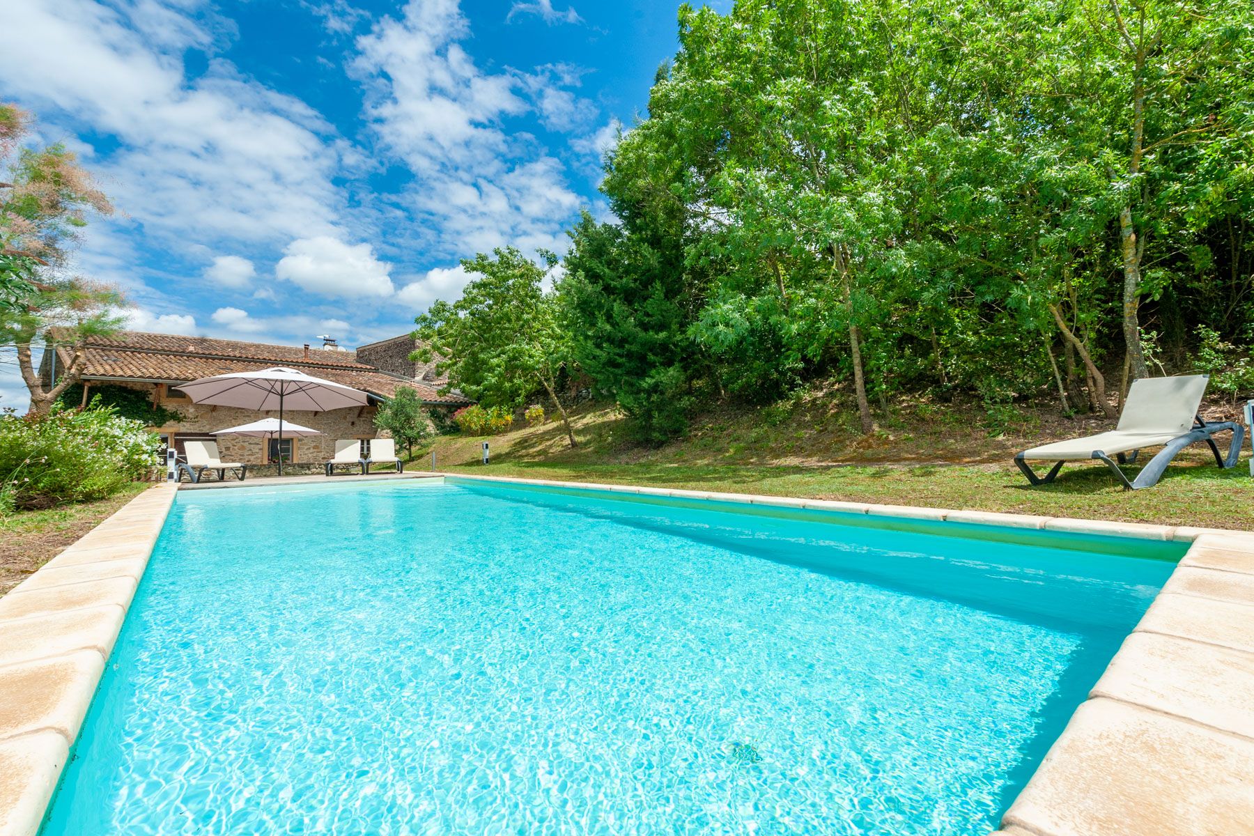 Domaine Lavande Villeveyrac Languedoc: 3-Bedroom Restored Stone Farmhouse with Spa near Limoux, Lan