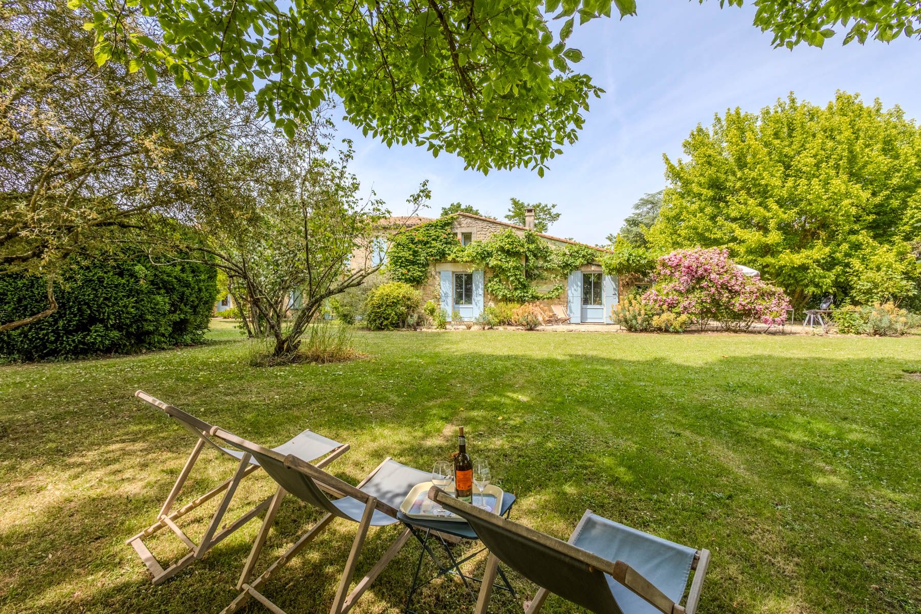 Domaine Vendange Peyragey Bordeaux: 4-Bedroom Vineyard Estate with Private Pool Near Bordeaux Ci