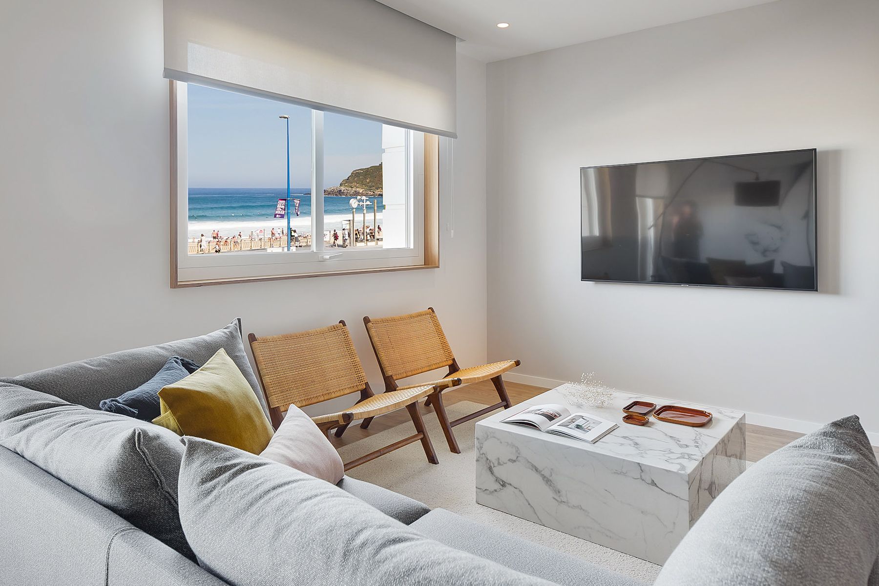 Etxe Itsasargi Zurriola Donostia: 4-Bedroom Beachfront Apartment with Sea Views in Donostia, S