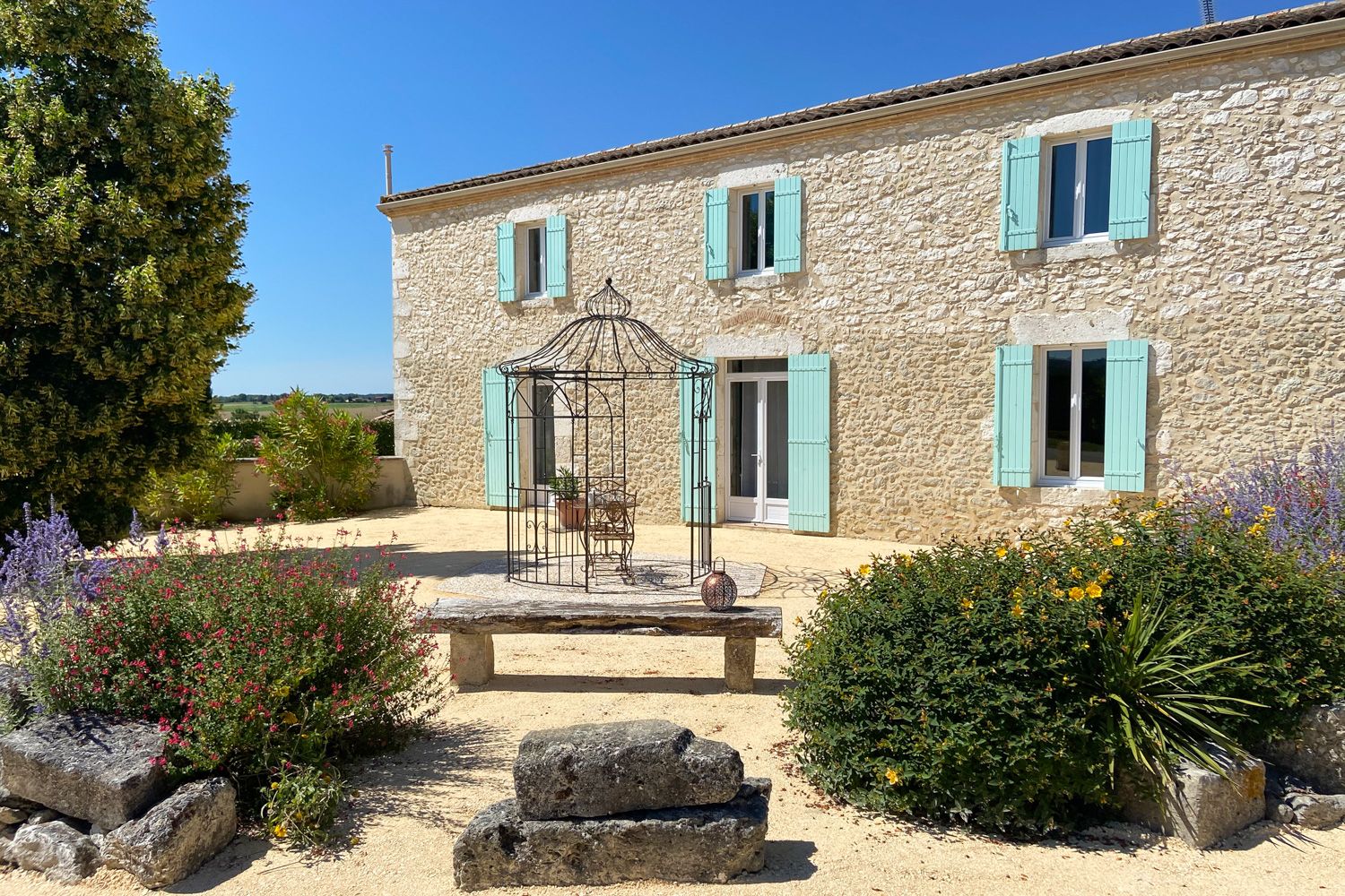 Grange Dorée Allemans Ribérac: 5-Bedroom Restored Stone Barn with Spa and Tennis Court in D