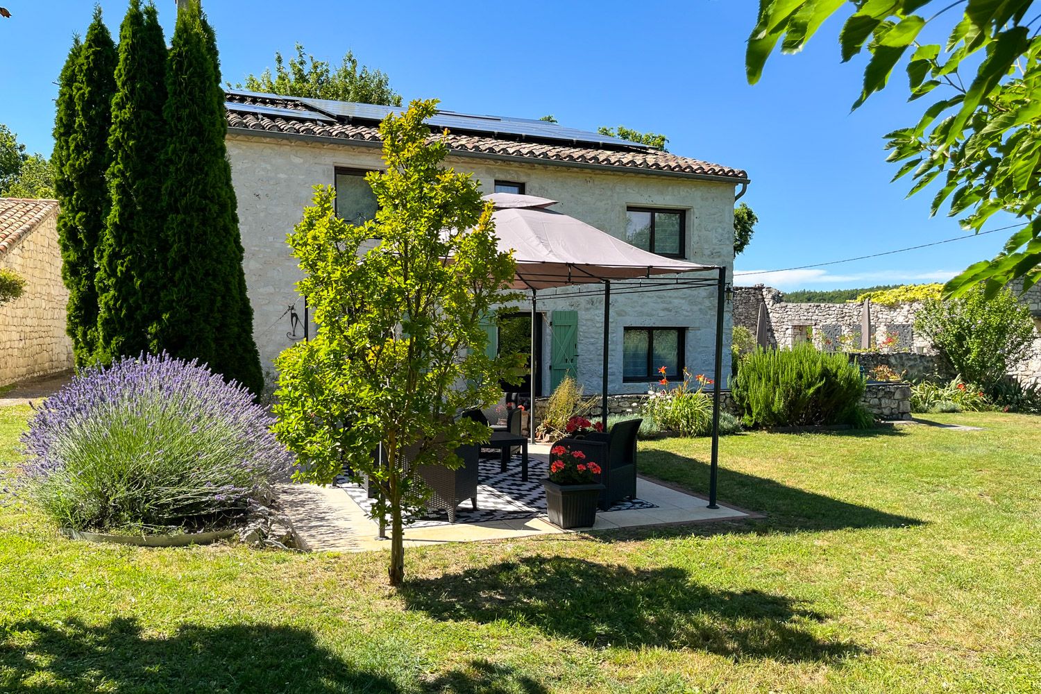 Grange Dorée Bourriette Baronnies: 4-Bedroom Converted Barn with Heated Pool and Tennis Court i