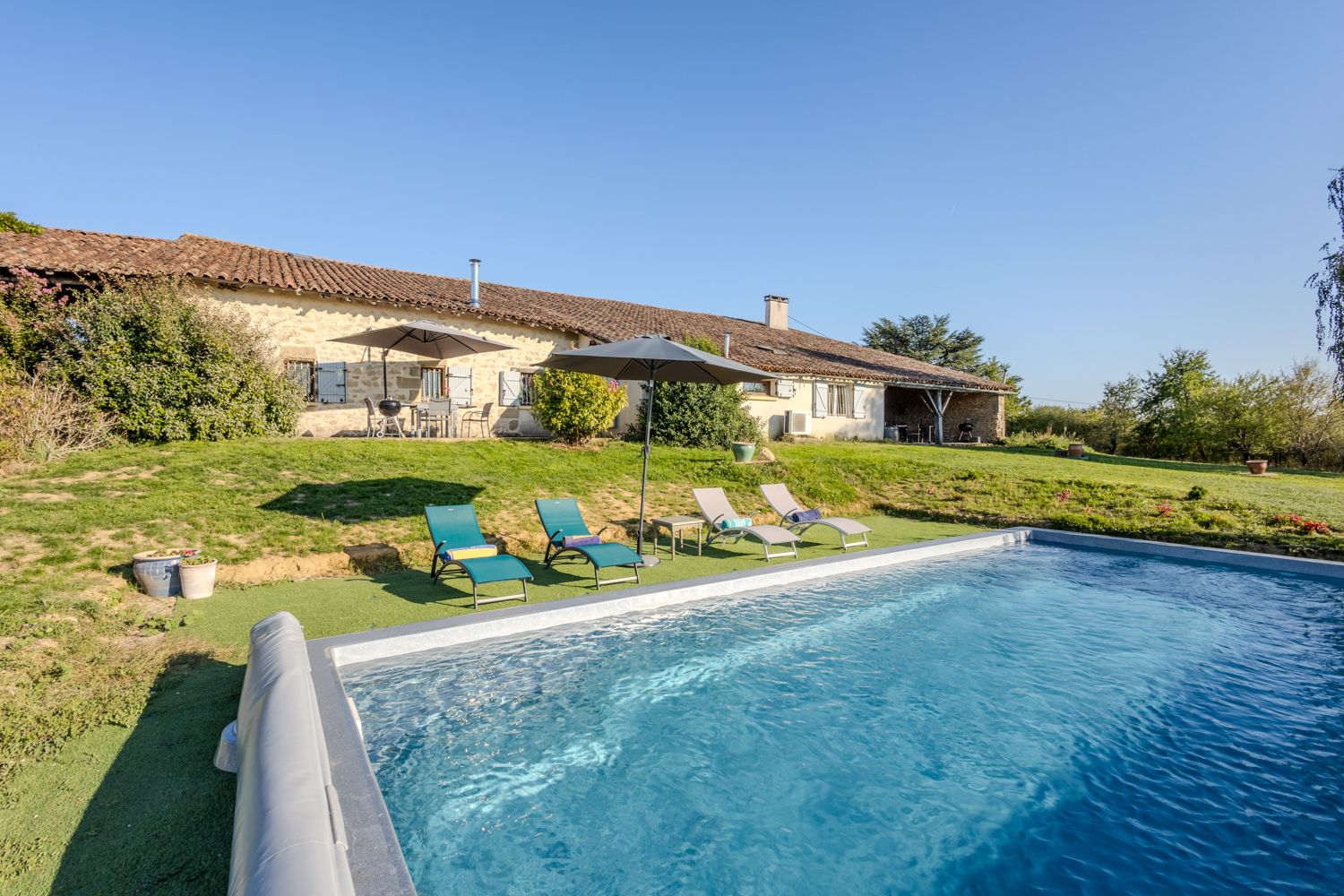 Grange Dorée Limeuil Dordogne: 2-Bedroom Converted Barn with Private Pool and Spa in Dordog