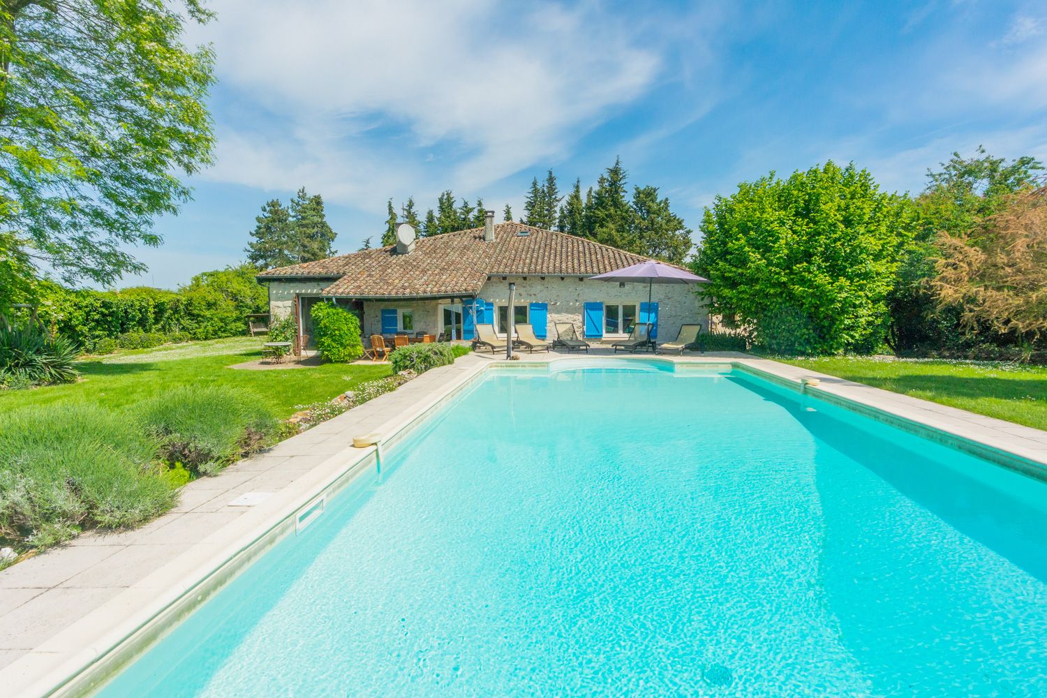 Grange Dorée Paunat Dordogne: 4-Bedroom Converted Barn with Private Pool and Spa in Dordog