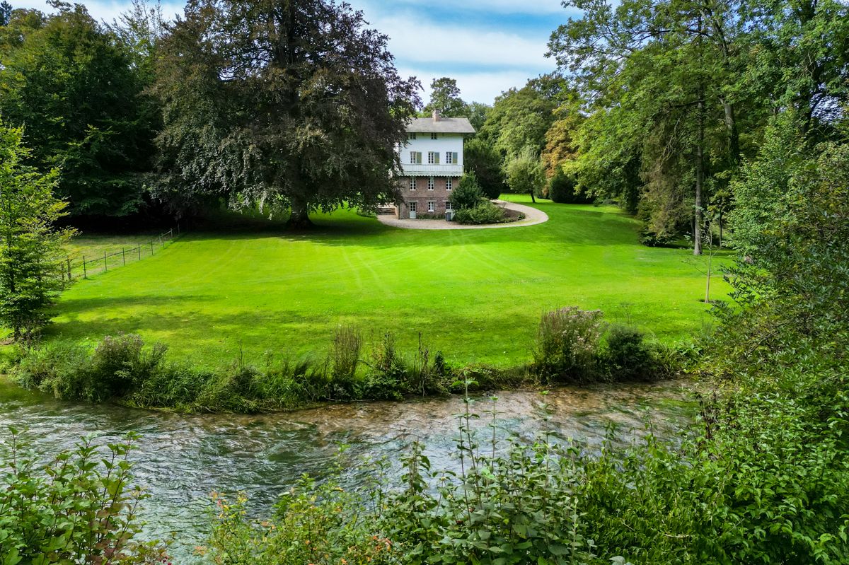 Maison Bruyère Brachy Gueures: 5-Bedroom Riverside Retreat with Gardens | Luxury Villa Rent