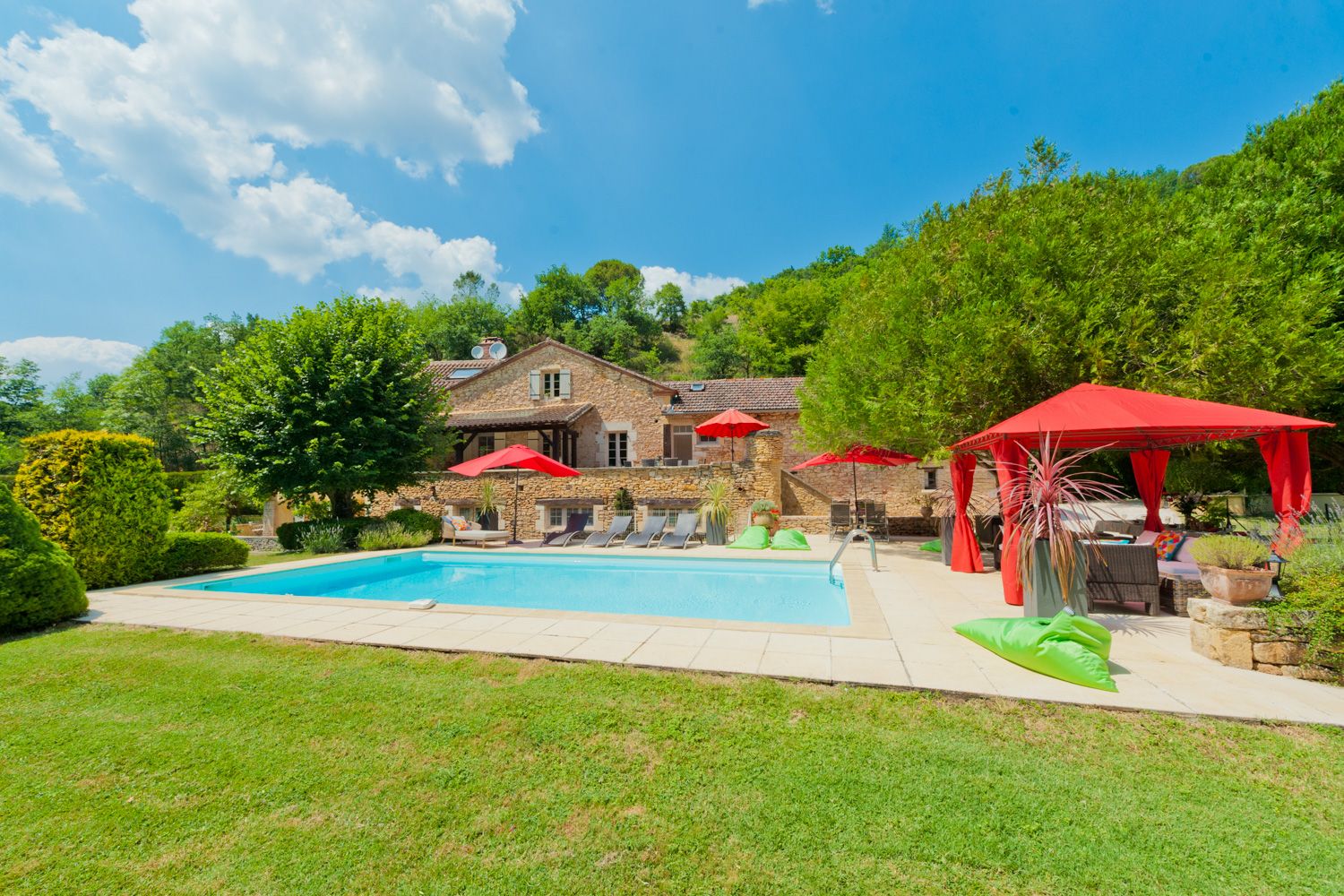 Maison Dorée Lemance Dordogne: 4-Bedroom Villa with Heated Pool, Hot Tub & Tennis Court in