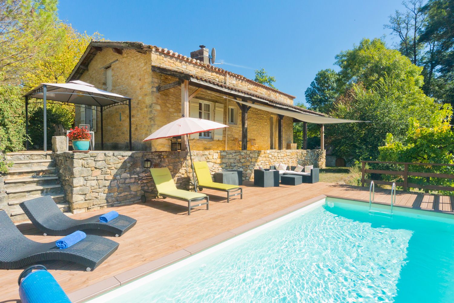Maison Dorée Monflanquin Aquitaine: 2-Bedroom Countryside Cottage Rental in Aquitaine with Spa a