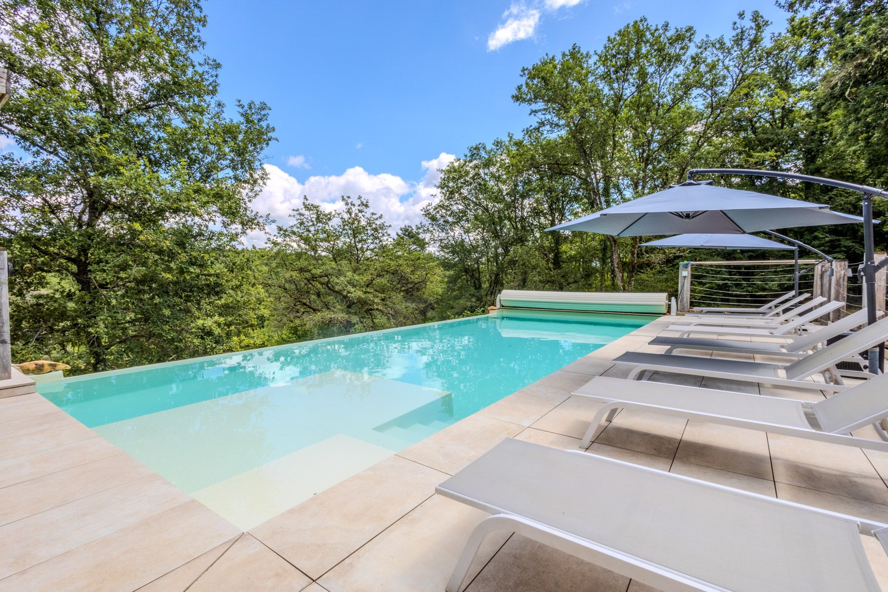 Maison Dorée Péchalifour Bergerac: 3-Bedroom Cottage with Spa in Woodland Setting Near Bergerac