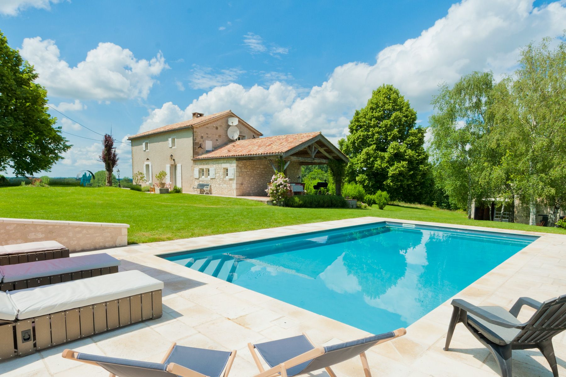 Maison Églantine Douzains Dordogne: 3-Bedroom Heated Pool & Tennis Court | Luxury Villa Rental D