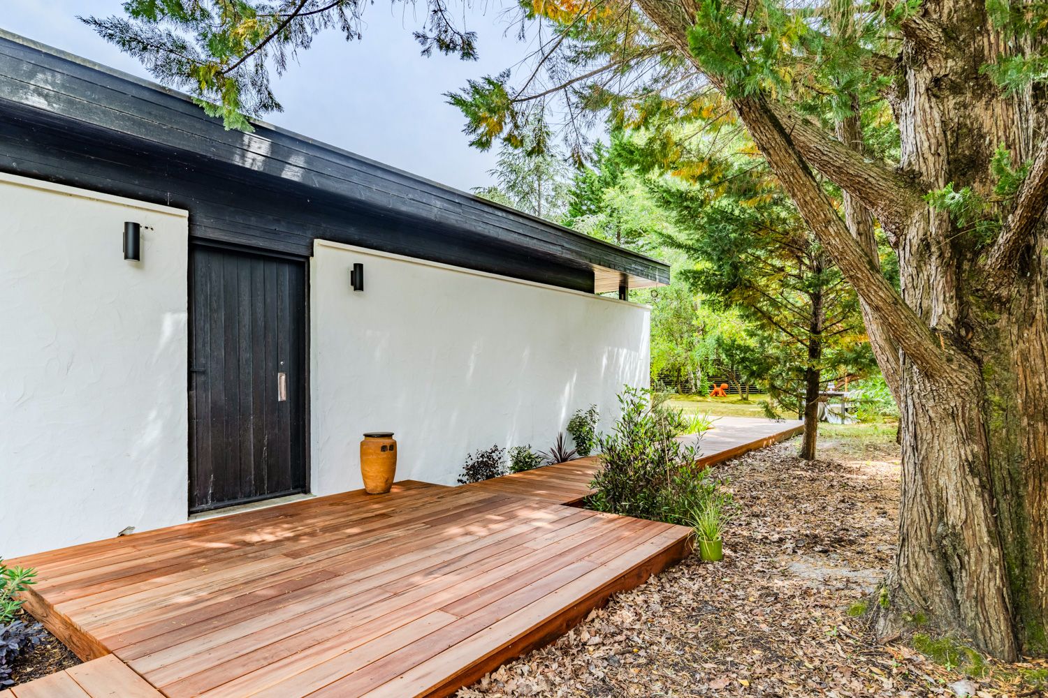 Maison Ondine Hostens Aquitaine: 3-Bedroom Lakeside Architect-Designed Villa With Spa in Aqui