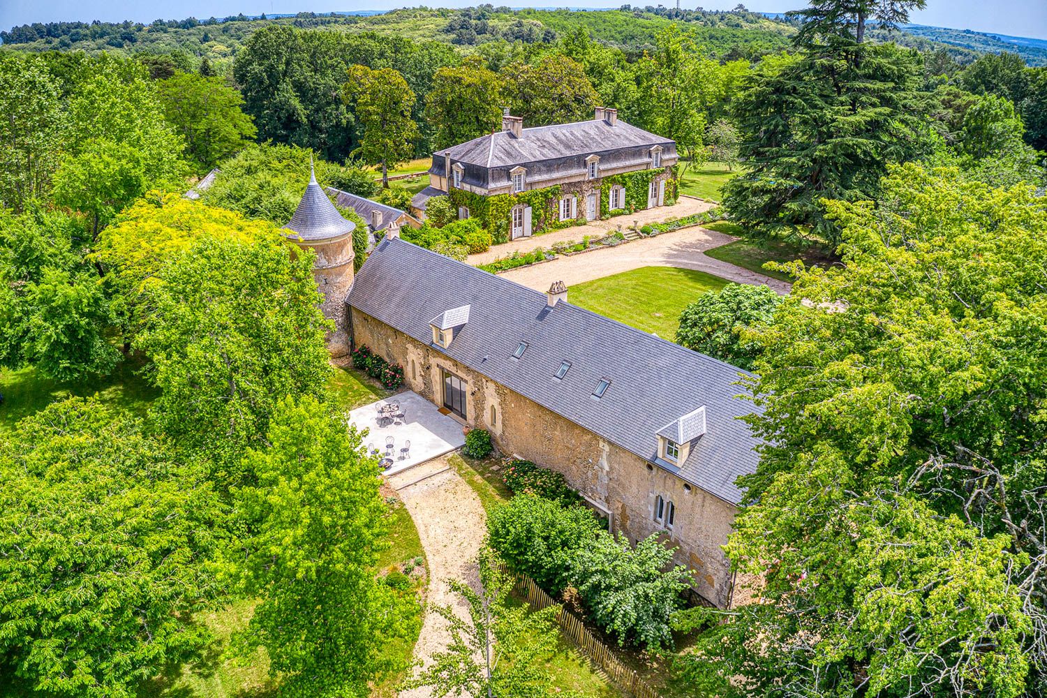 Manoir Lumière Alvère Dordogne: 7-Bedroom Manor with Heated Pool, Tennis Court & Spa in Dord