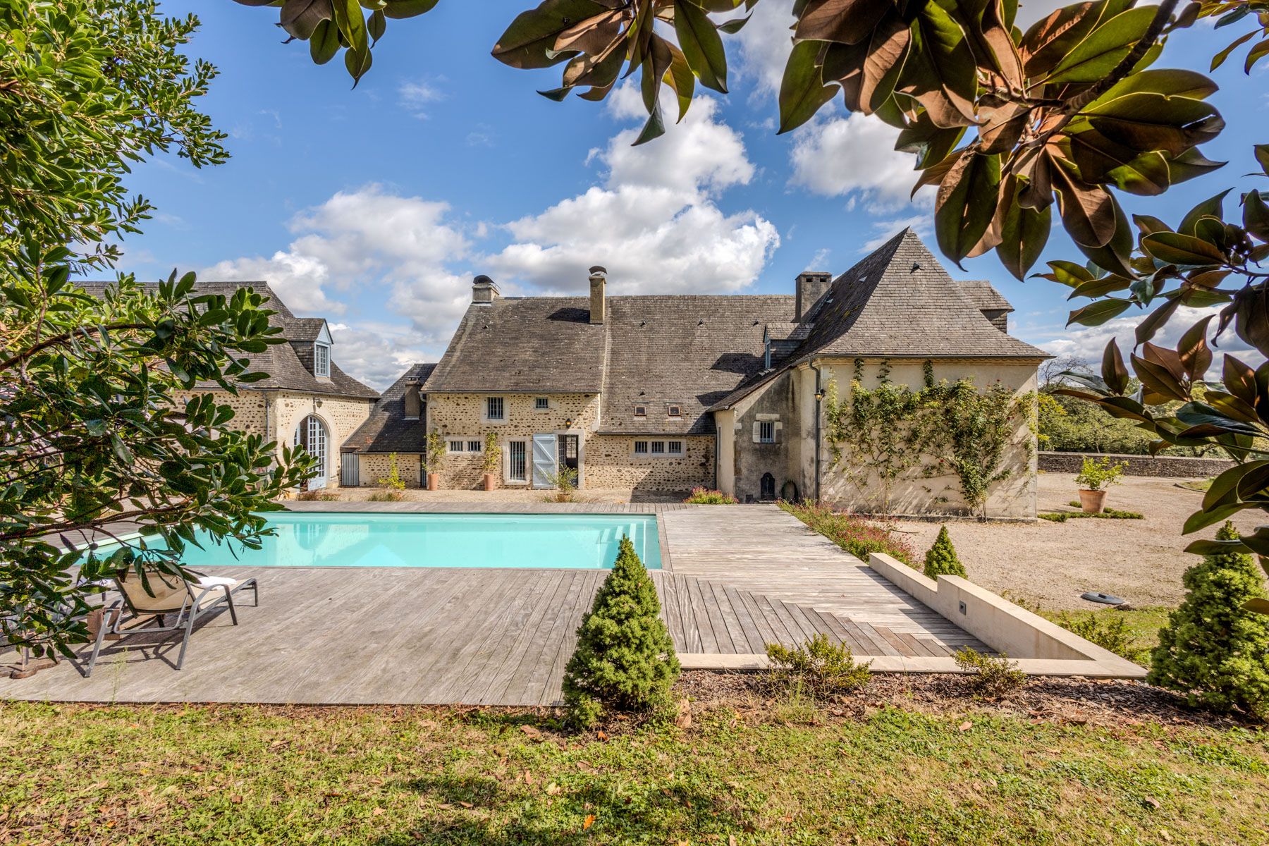Manoir Lumière Béarn Morlaas: 5-Bedroom Historic Manor with Private Pool and Spa in Midi-P