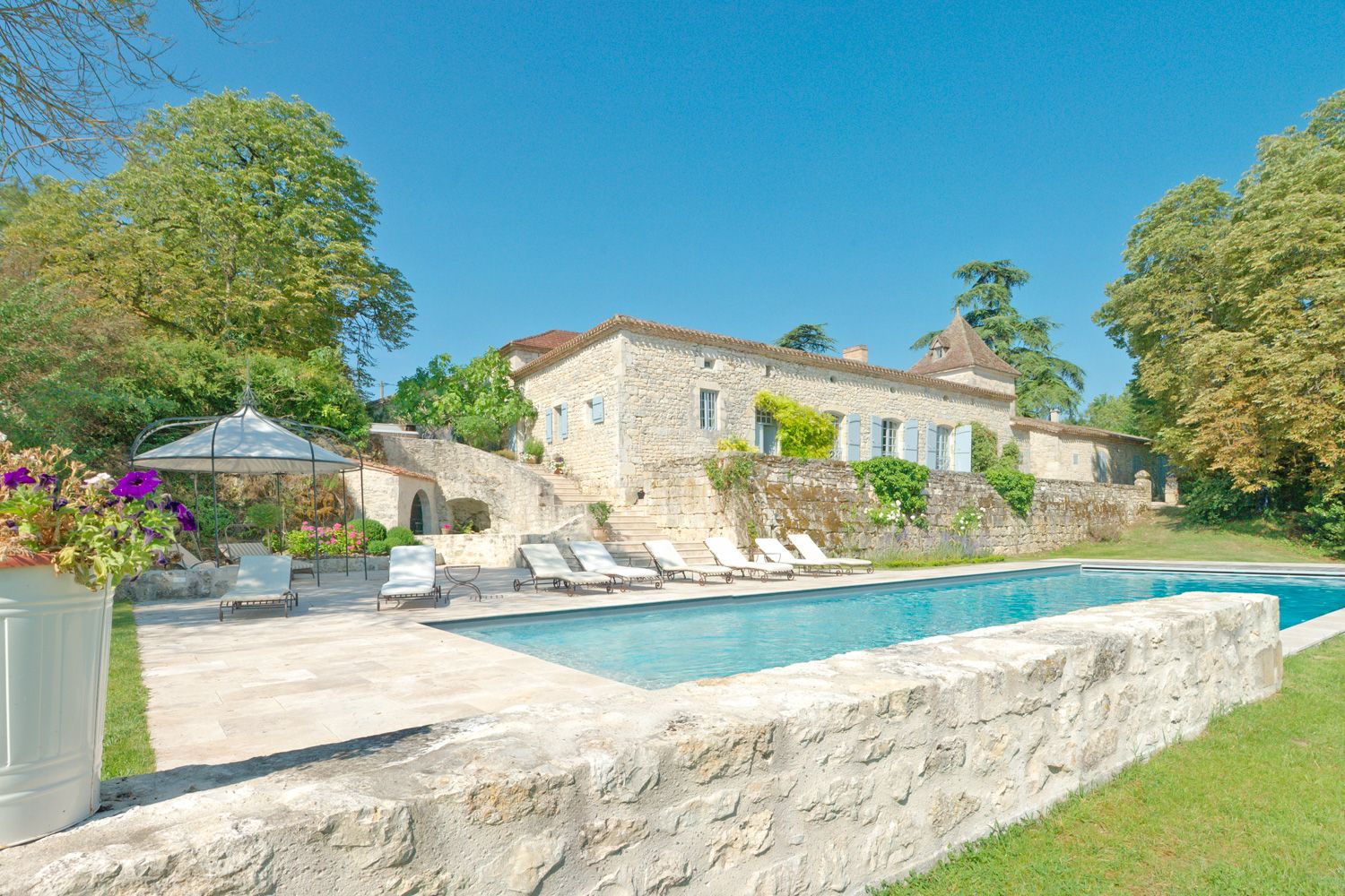 Manoir Lumière Les Sines Midi-Pyrénées

Wait, let me reconsider to keep it to a proper city/town name.

Manoir Dorure Les Sines Gaill: 9-Bedroom Restored Manor with Heated Pool and Tennis Court i